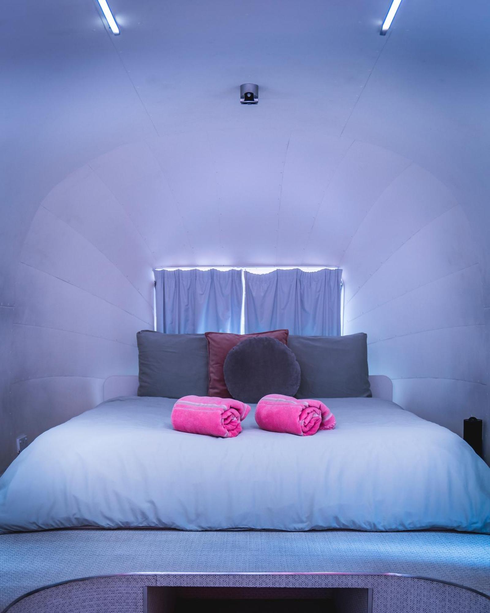 AIRSTREAM Deluxe Queen Room