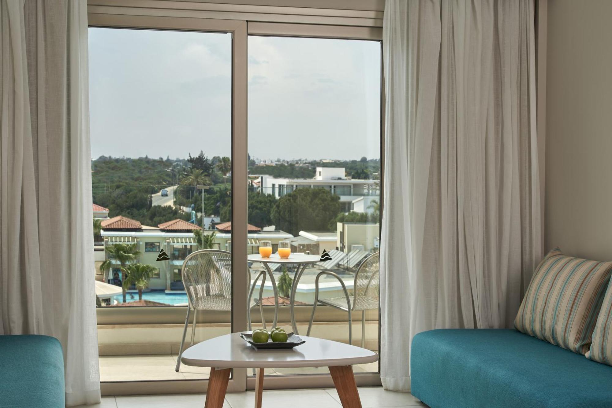 Twin/Double Room Pool View