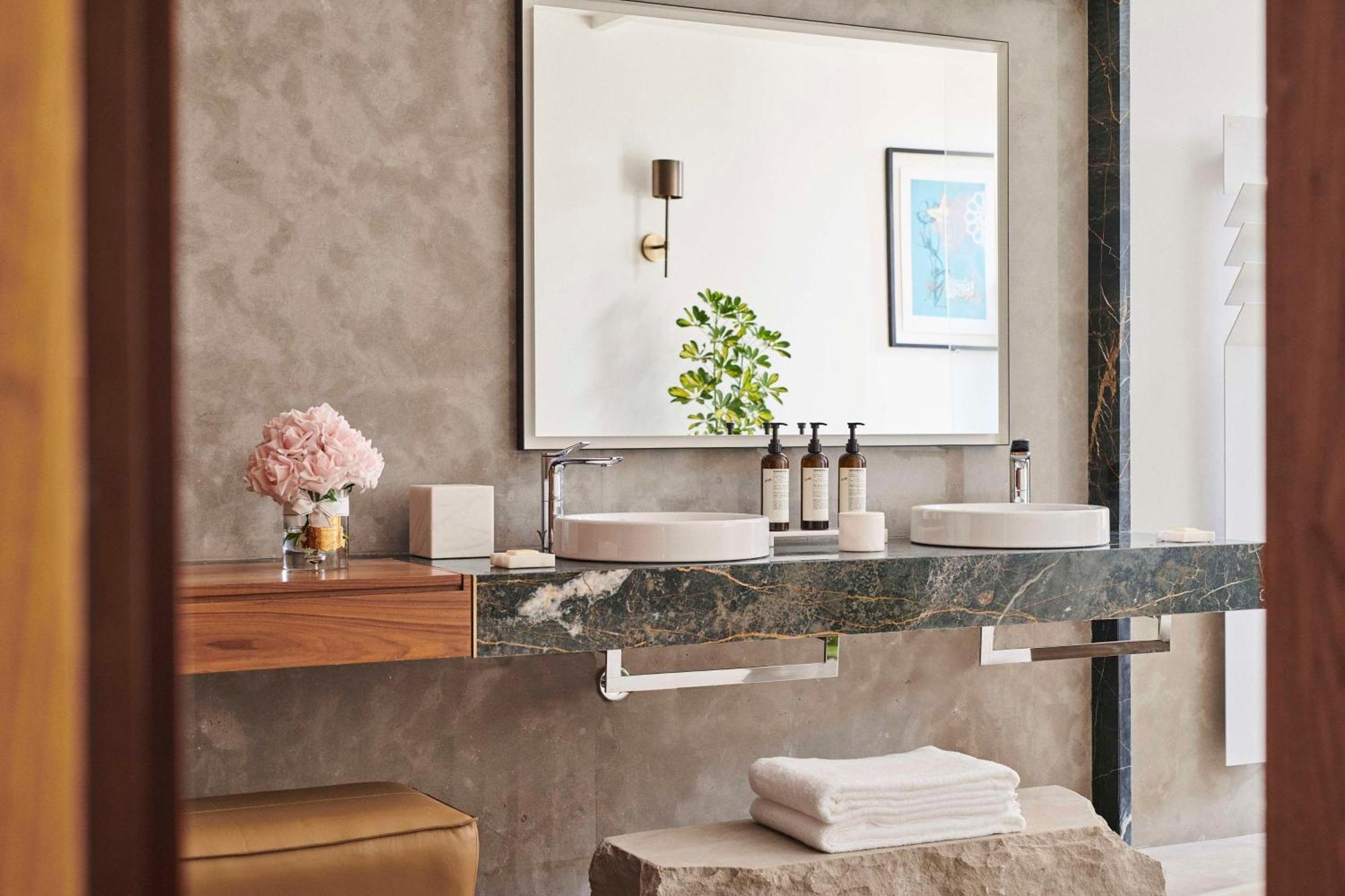 King Room,1585014876:JPEG