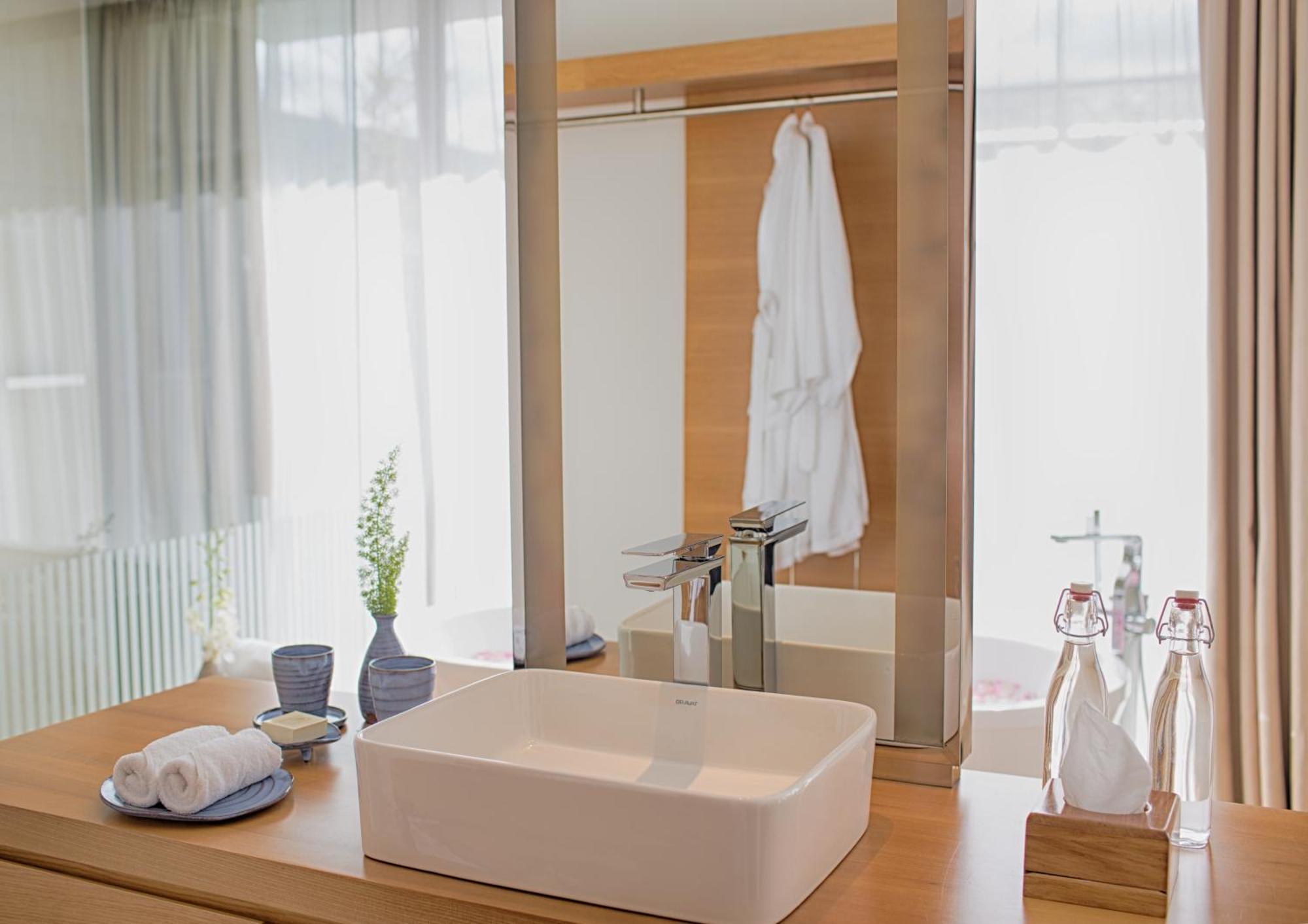 One-Bedroom Villa Private Pool Bathtub