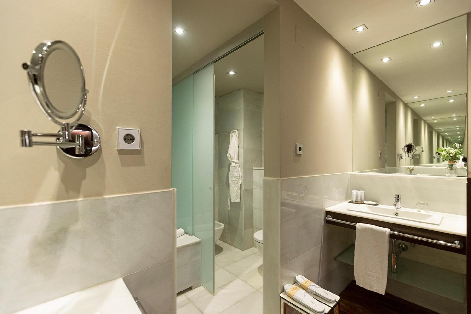 Double Room with Balcony,1586103049:JPEG