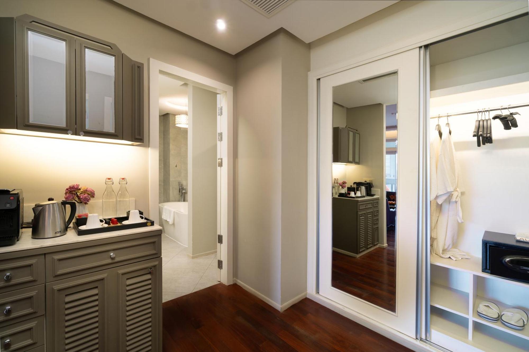 Suite with Balcony,1586167548:JPEG