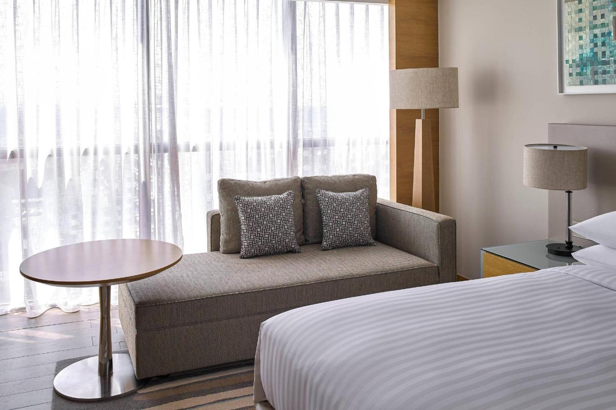 Deluxe King Room City View