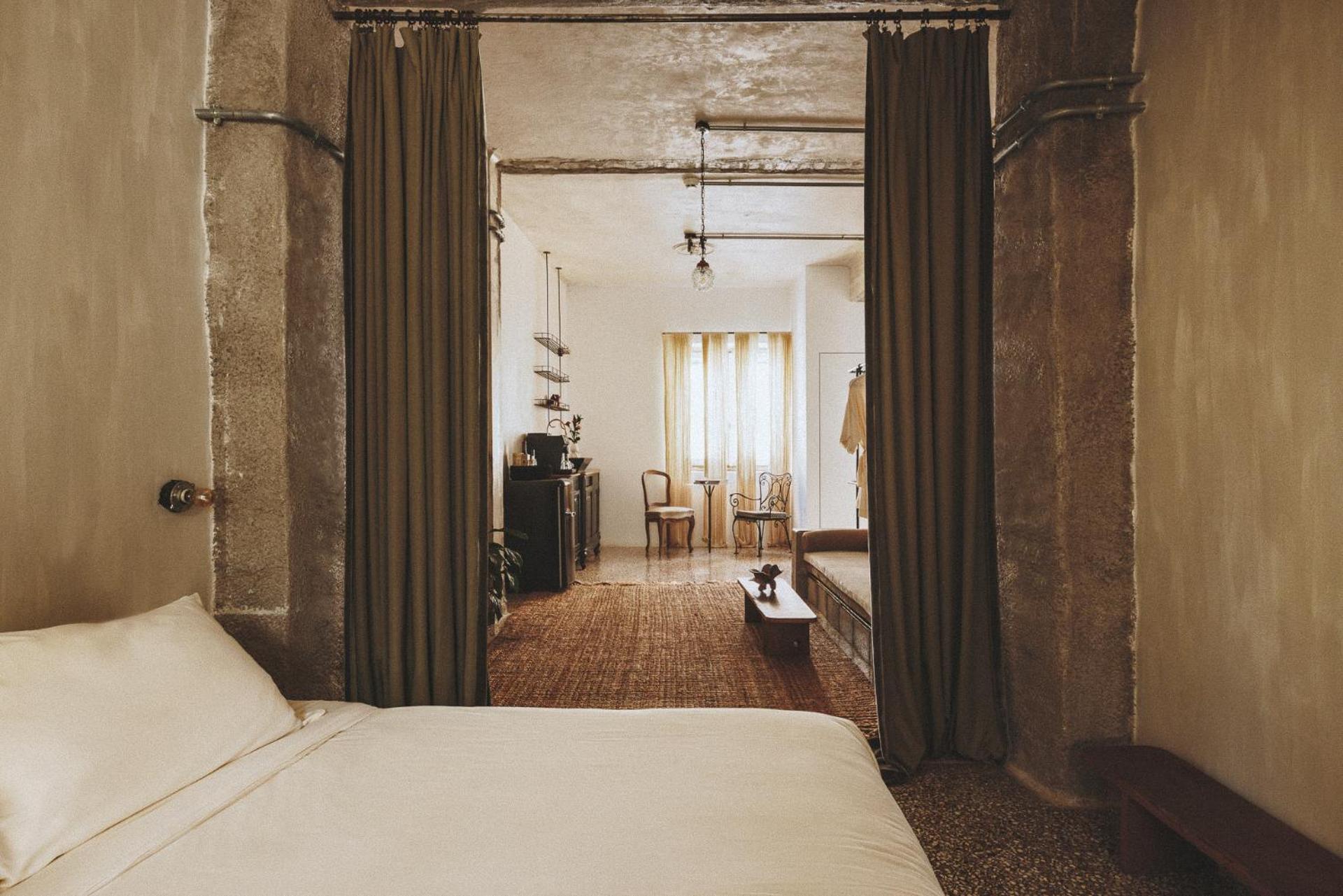 Amour room,1586258636:JPEG