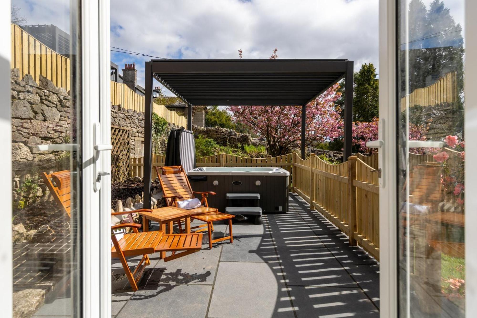 Garden Room Hot Tub