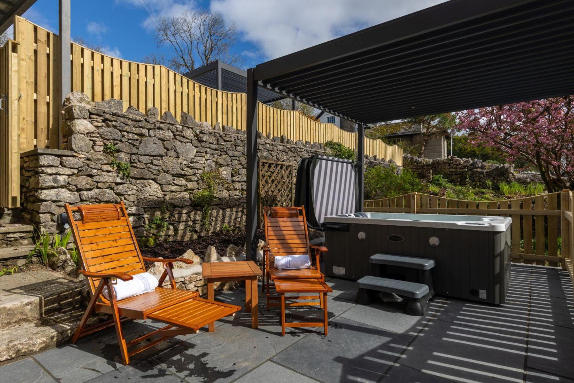 Garden Room Hot Tub
