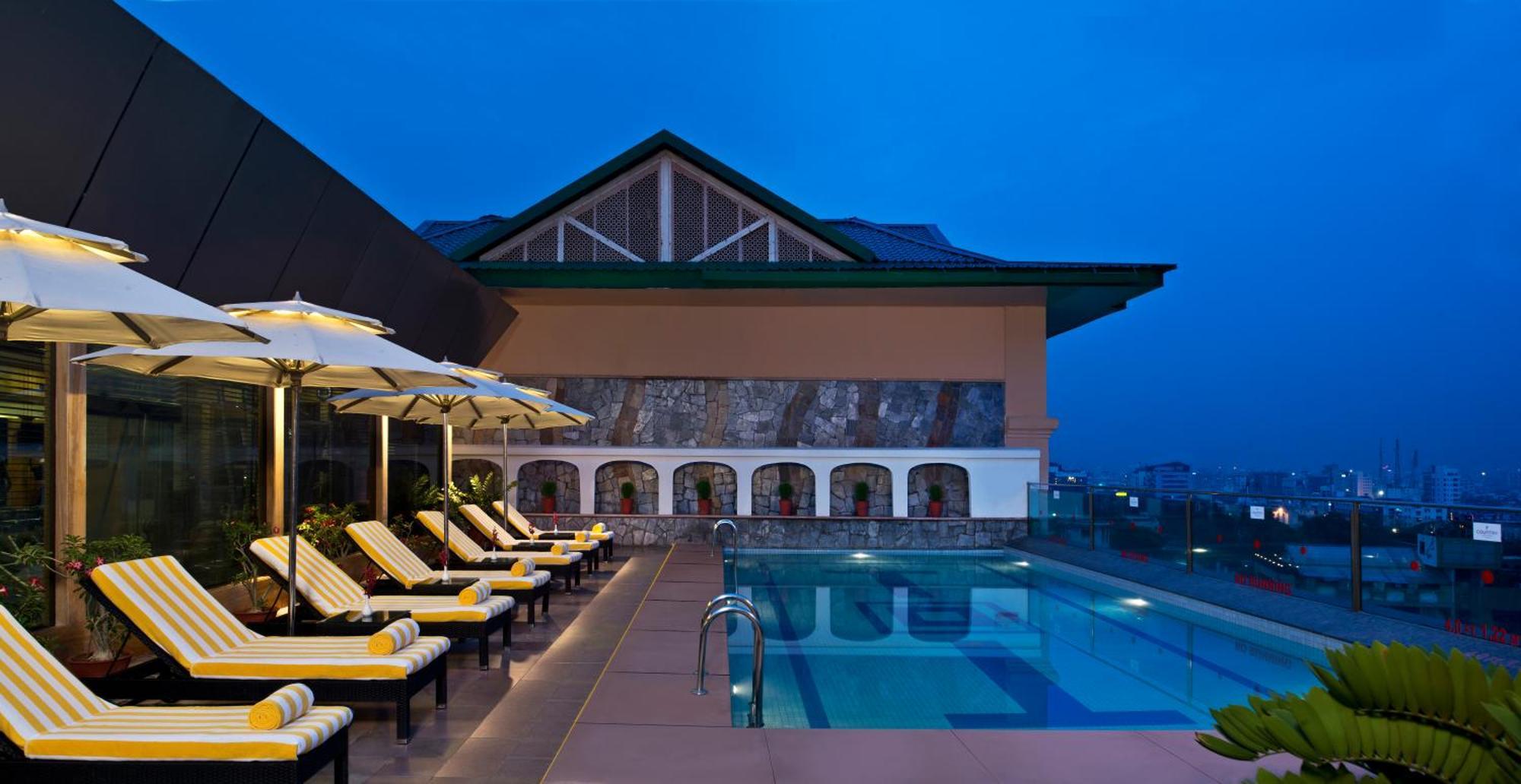 Junior Suite 1 Way Airport Transfer on SPA laundry INR 500 F&B credit on Fruit basket on the of arrival 4 pcs of Laundry or room or 2 pints of house beer once during stayINR 500 credit on buffet at Mosaic Restaurant