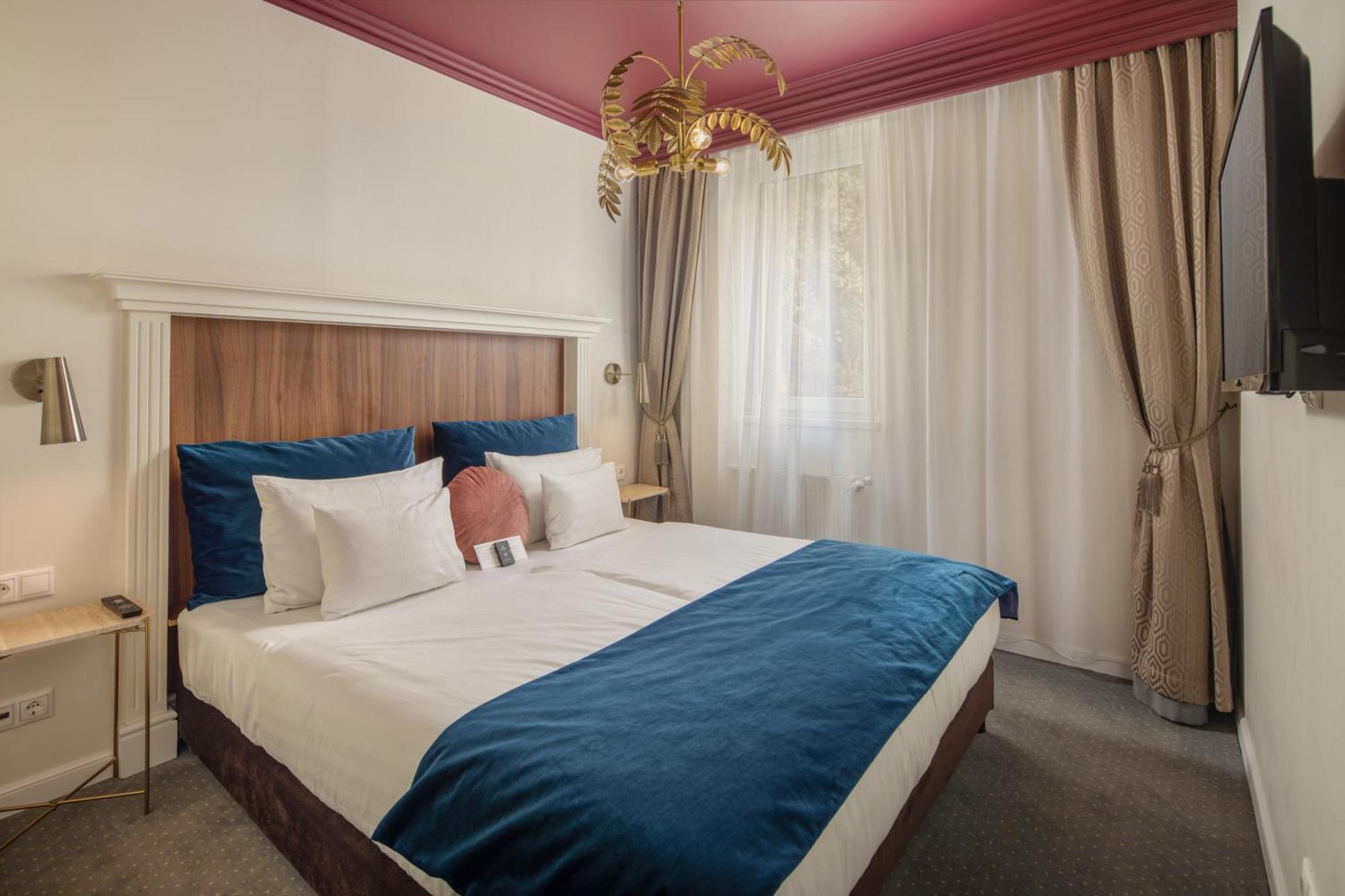 Superior King Suite