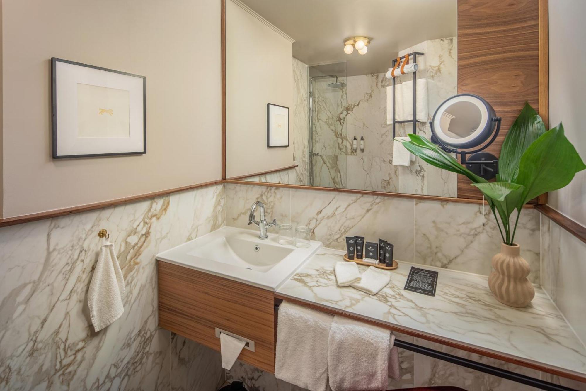Superior King Suite