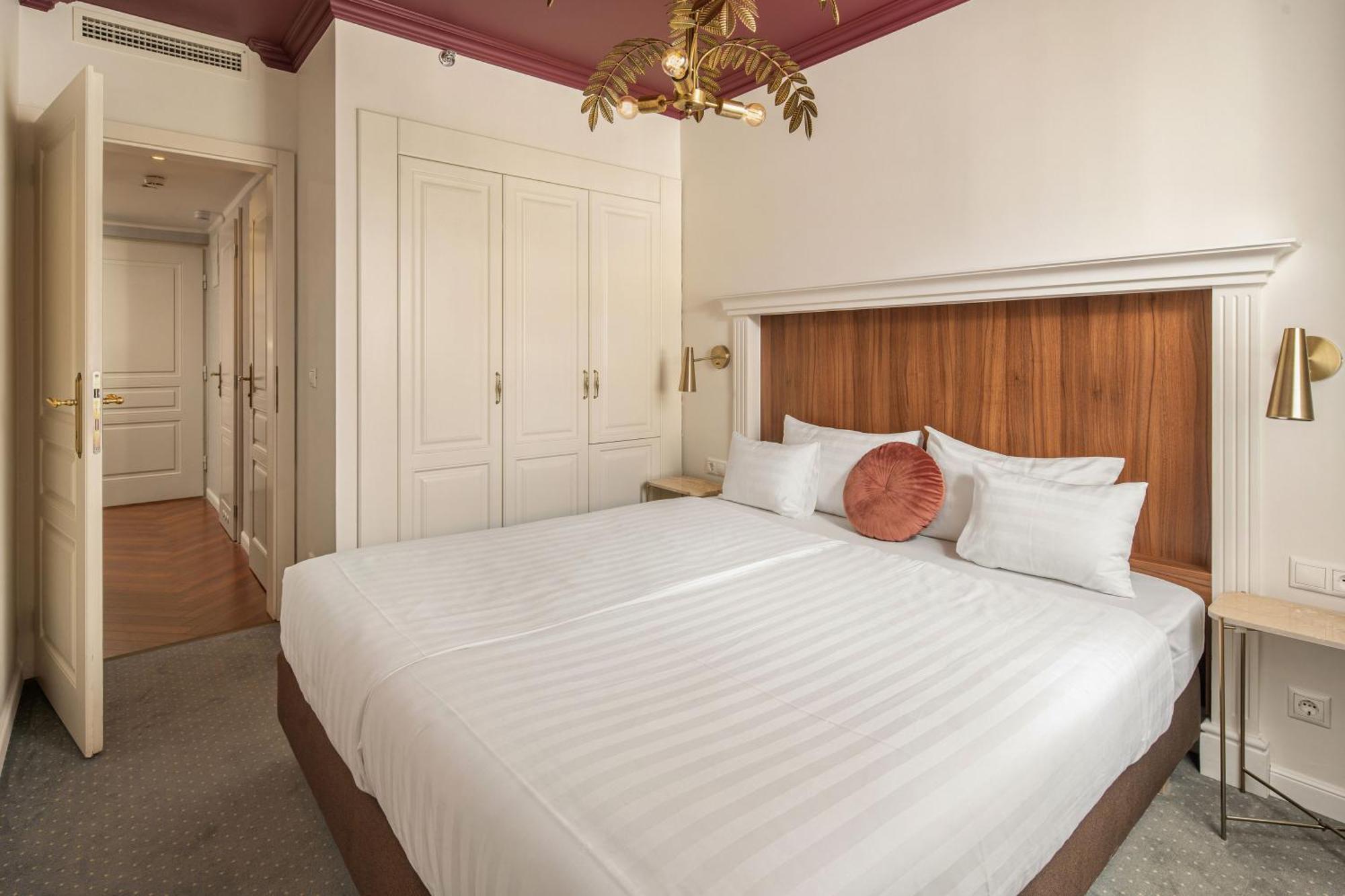 Superior King Suite