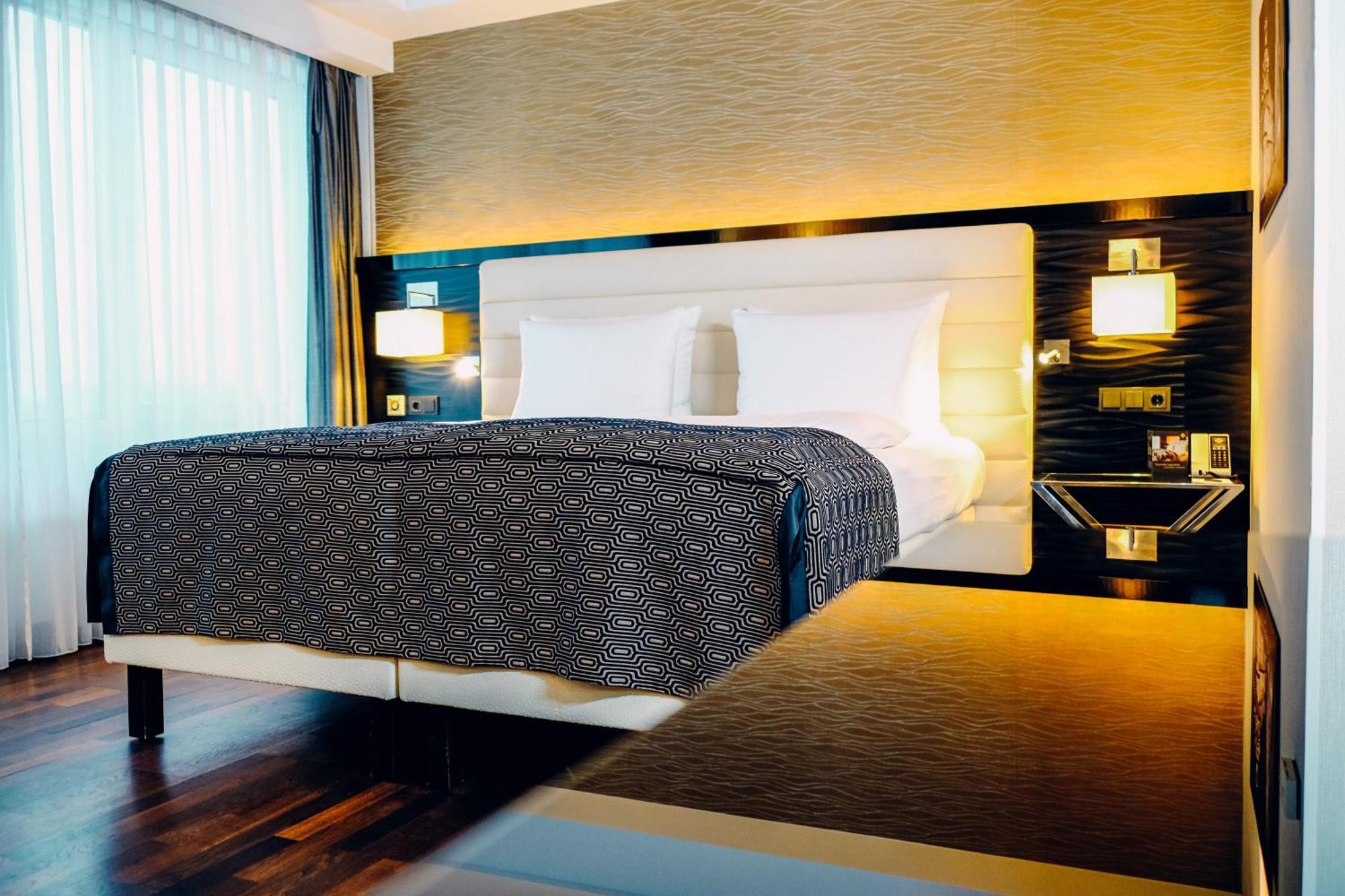 Club Double Room Club Lounge Access
