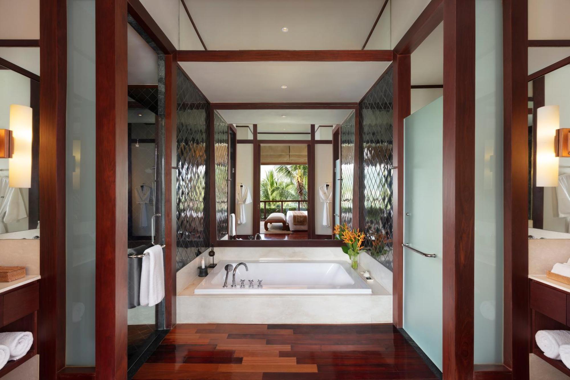 One-Bedroom Penthouse Pool Suite