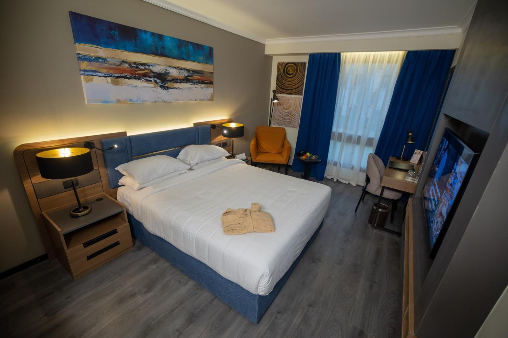 Premium King Room 24 or 7 Butler Lounge Access