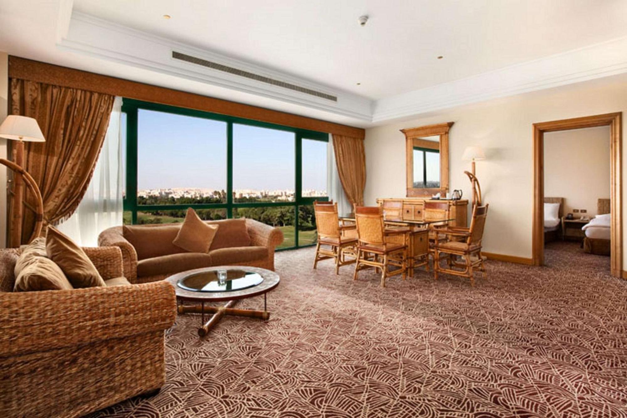 Executive Suite,1739392659:JPEG