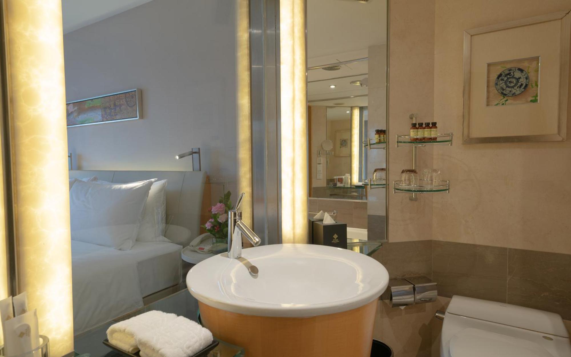 Jinling Tower City View Deluxe Room