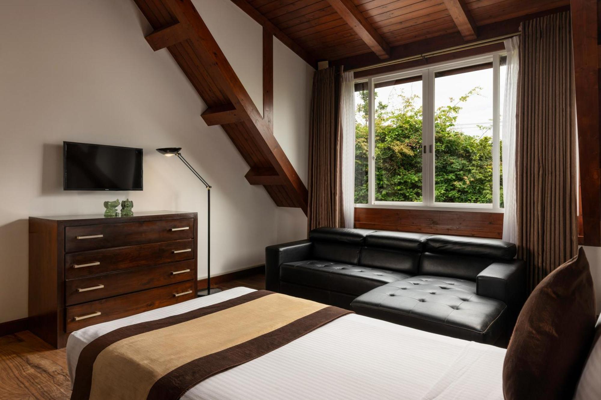 Superior Duplex Room a Complimentary 15-minute Ayurveda Spa treatment per reservation
