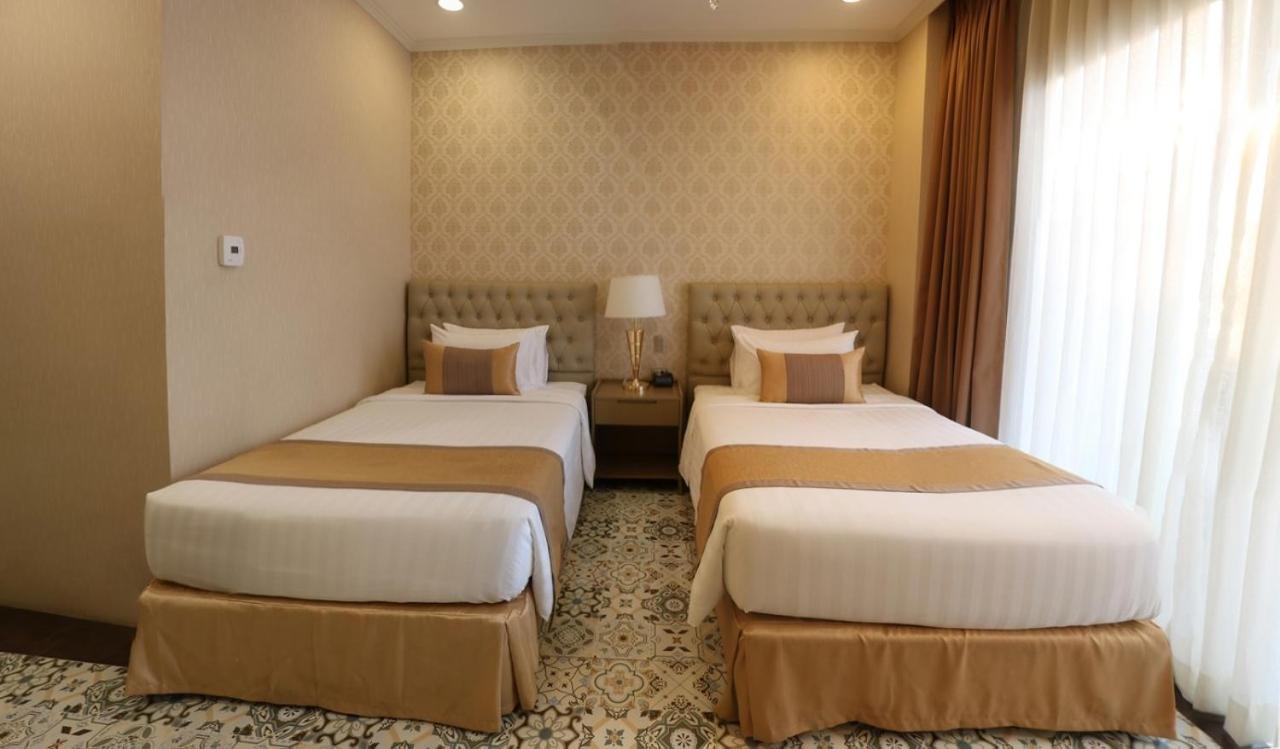 Club Twin Room Balcony