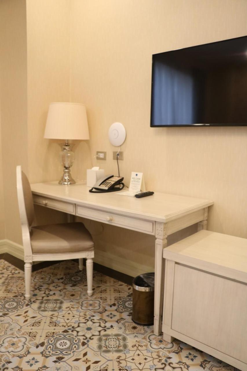 Club King Room