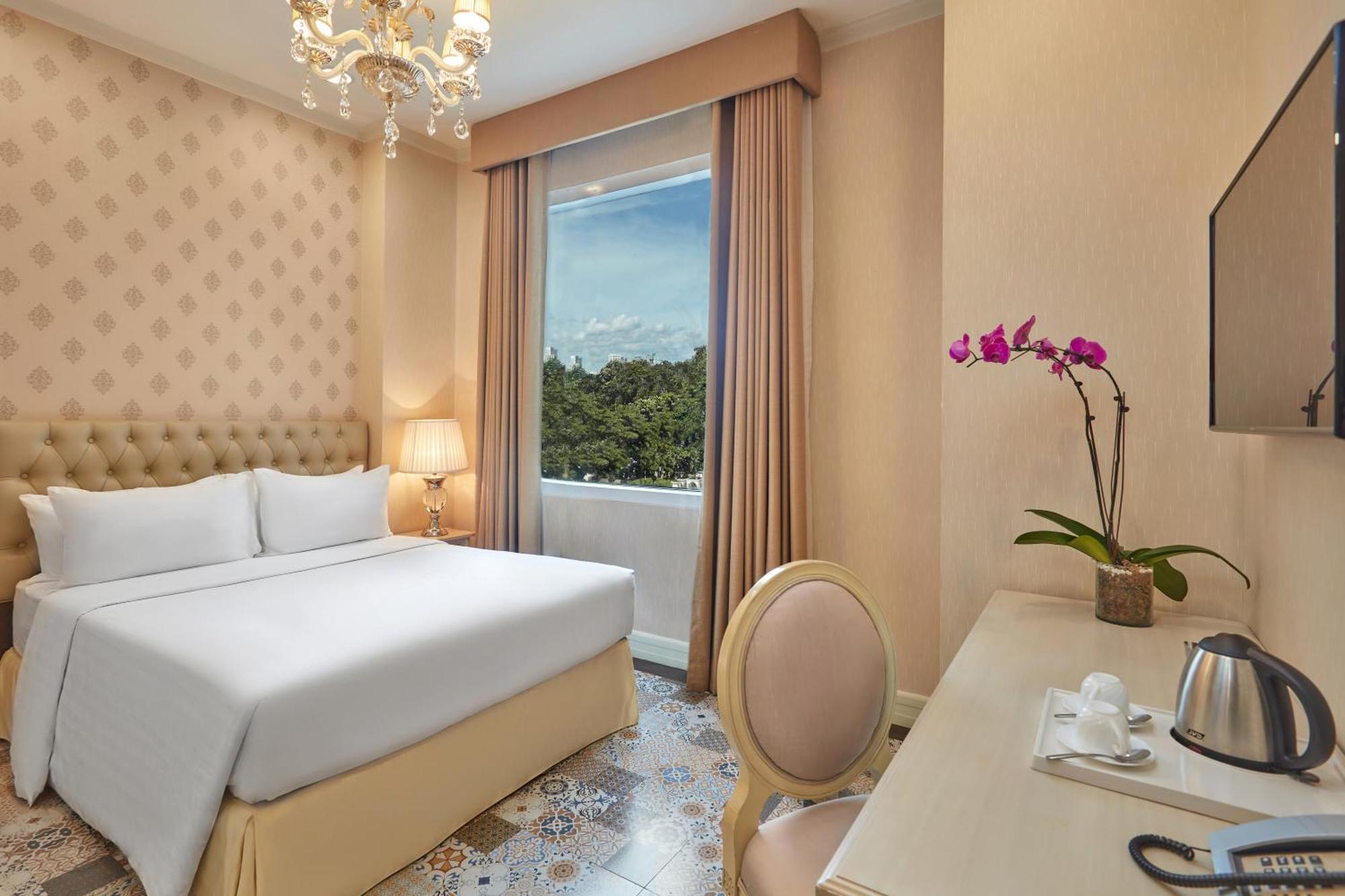 Deluxe Queen Room
