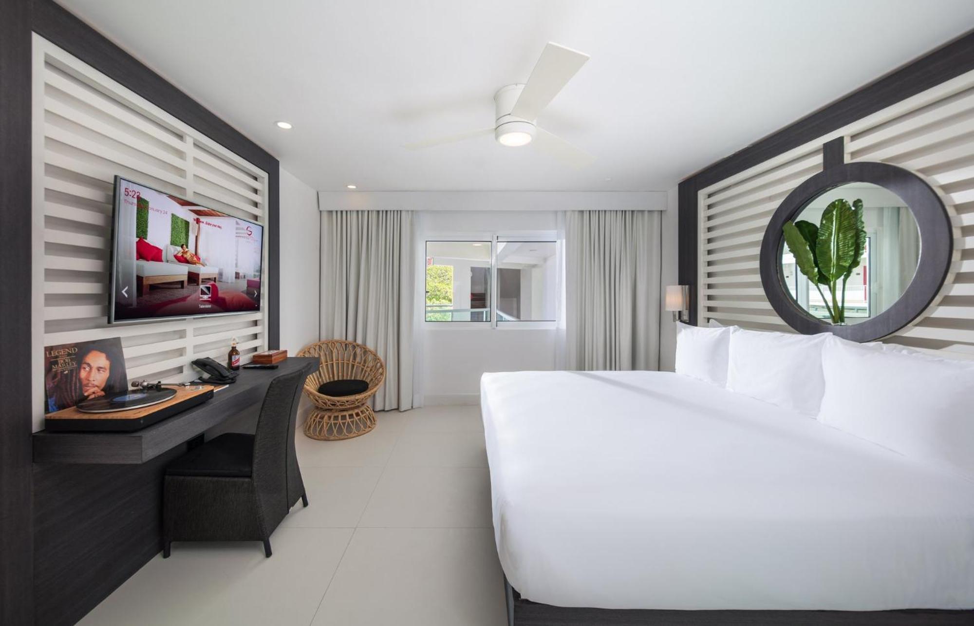 Mini King Room