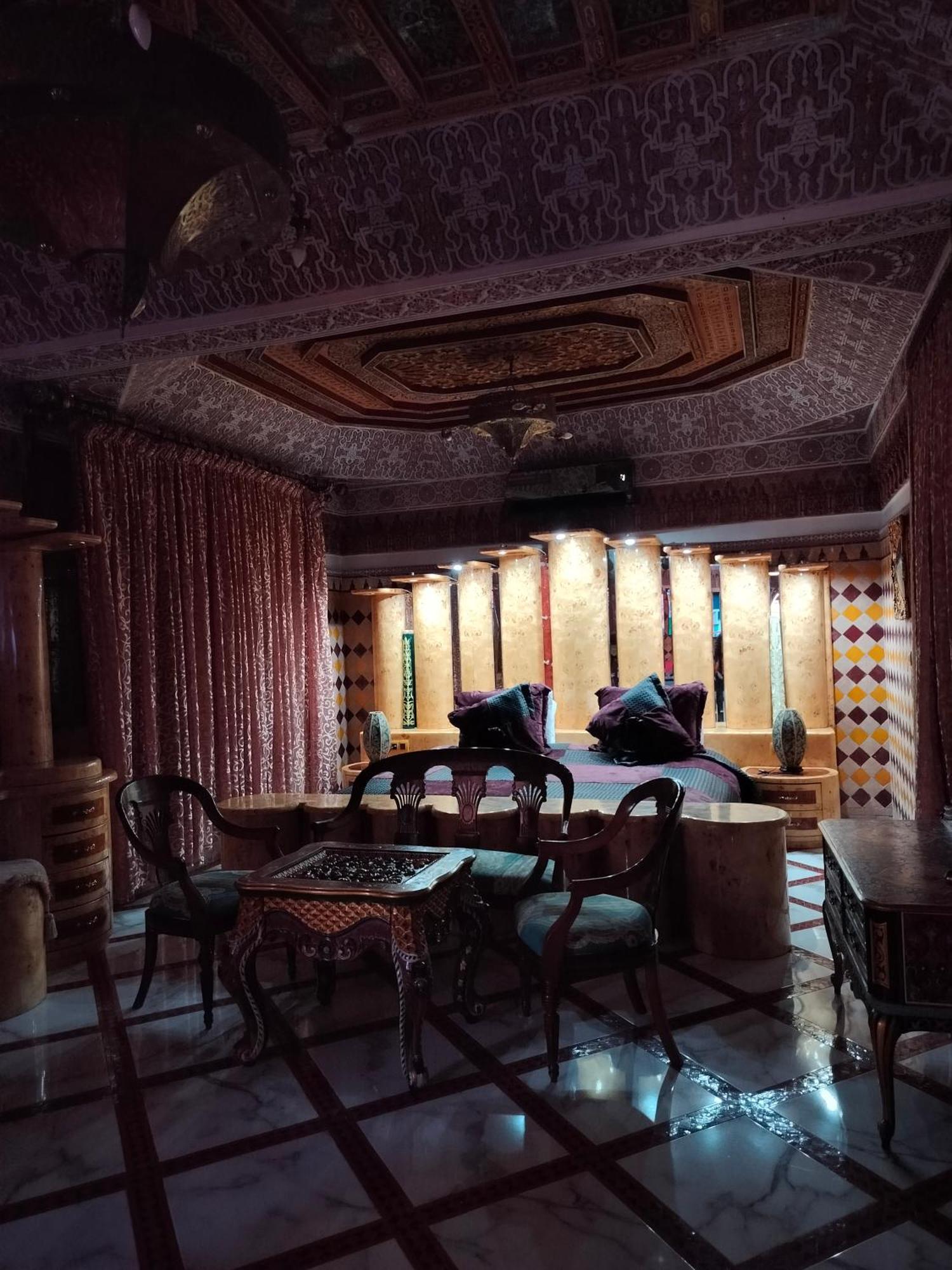 Deluxe Queen Suite