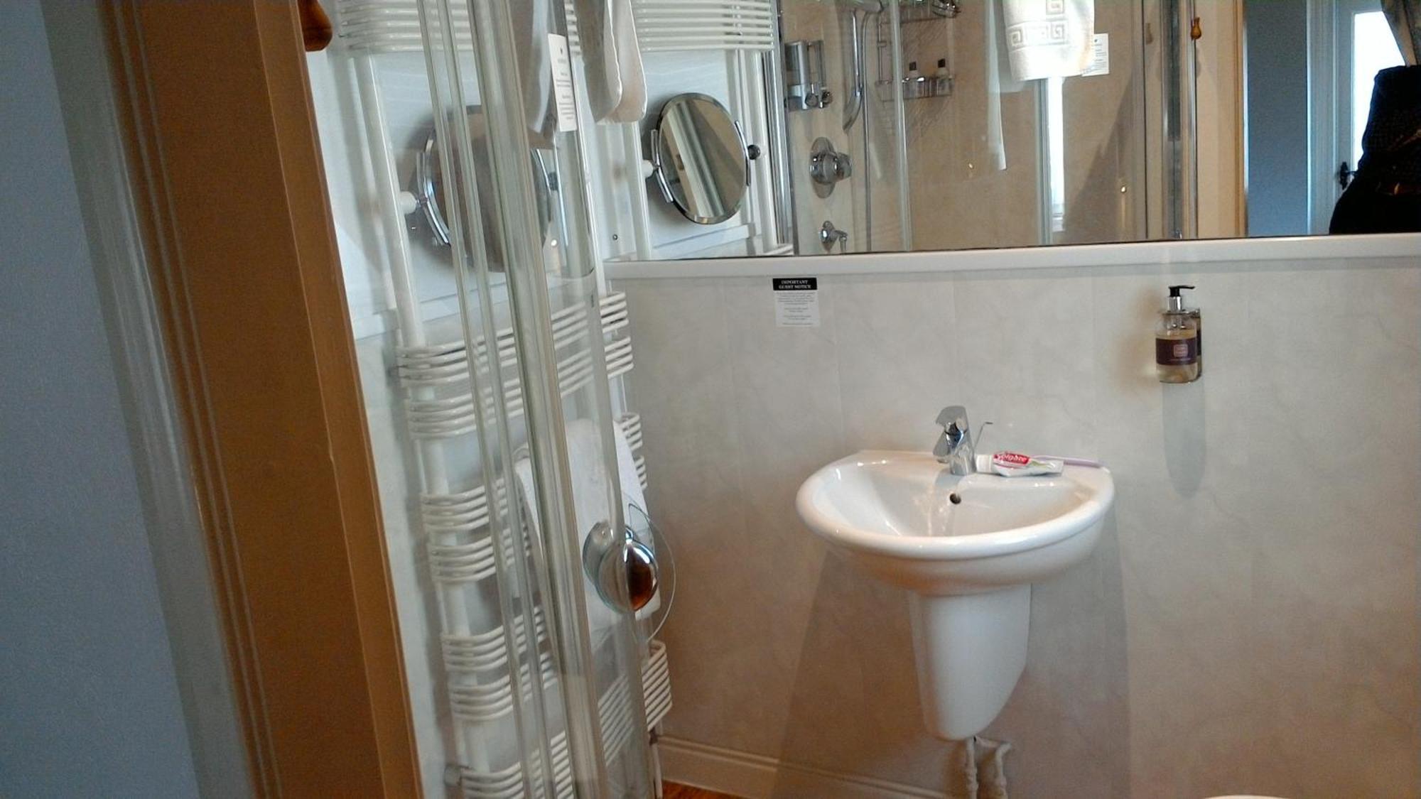 Double Room Private Bathroom