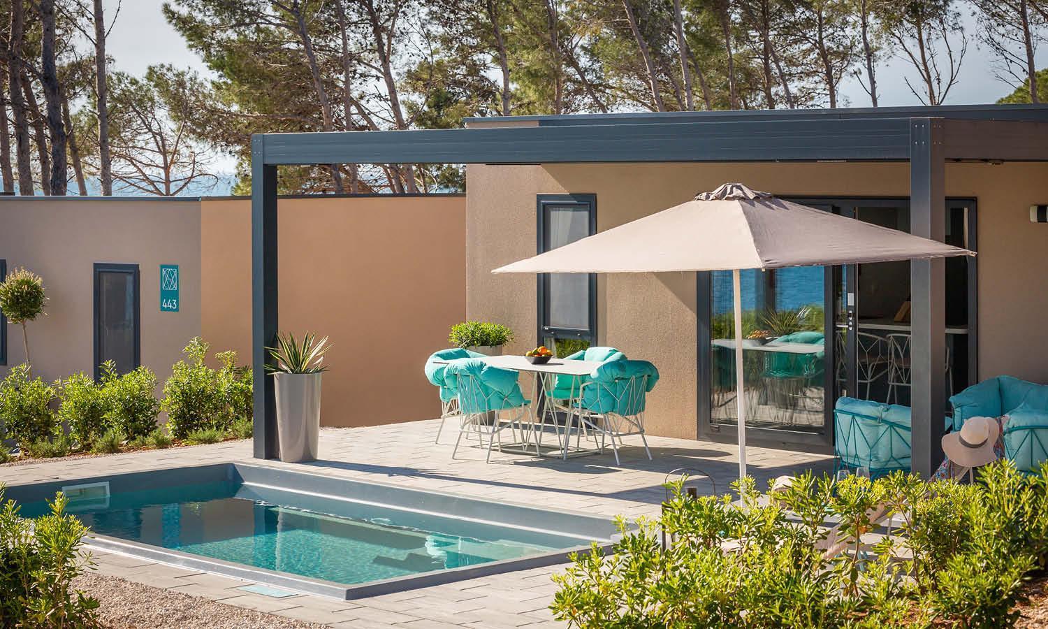 Luxury Mobile Home pool