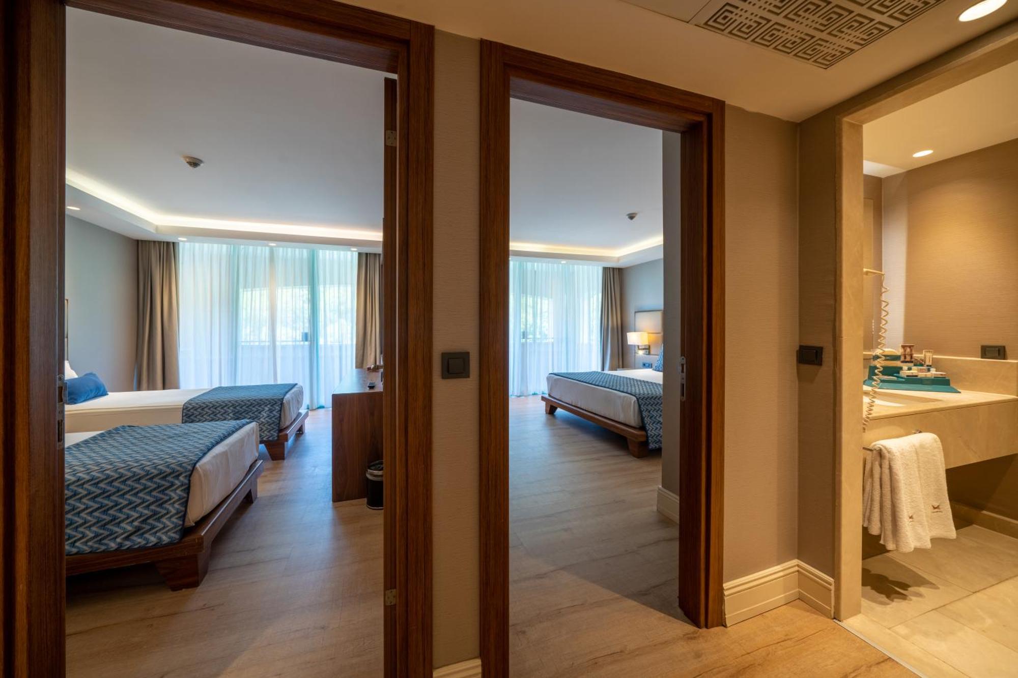 Deluxe Family Room