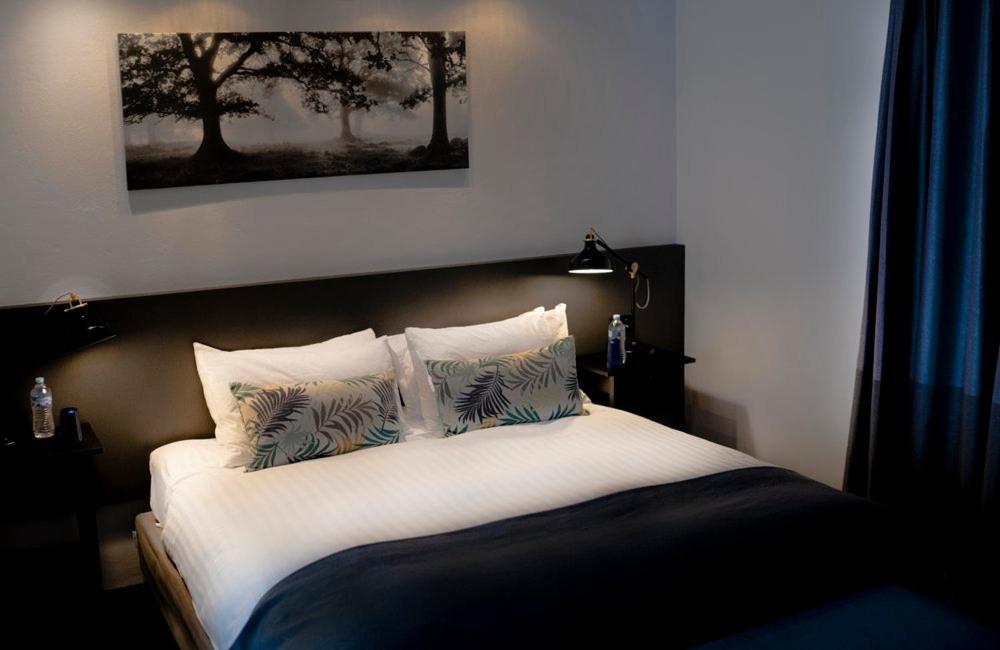 Signature Deluxe King Suite