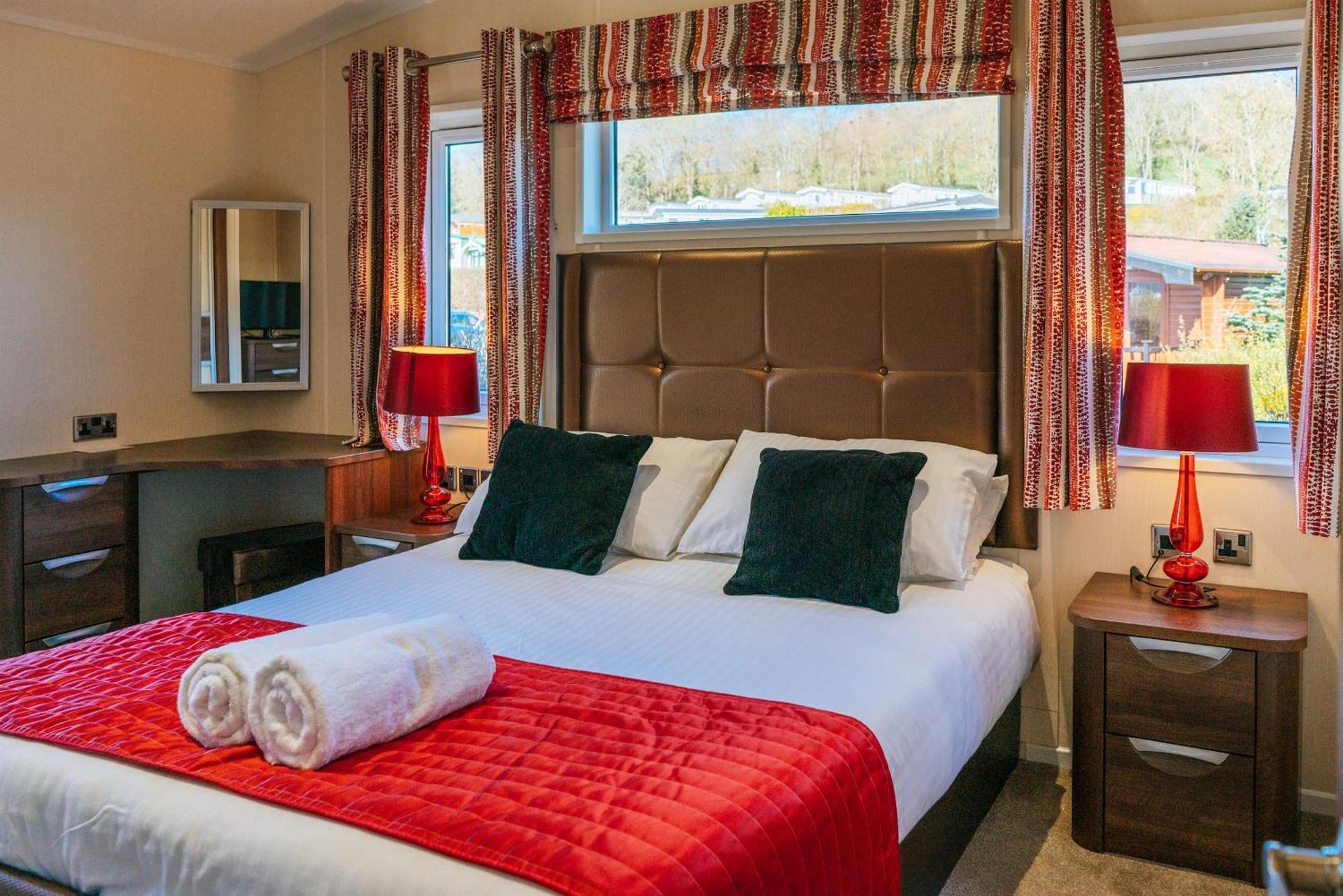 Signature Two Bedroom Lodge with Hot Tub