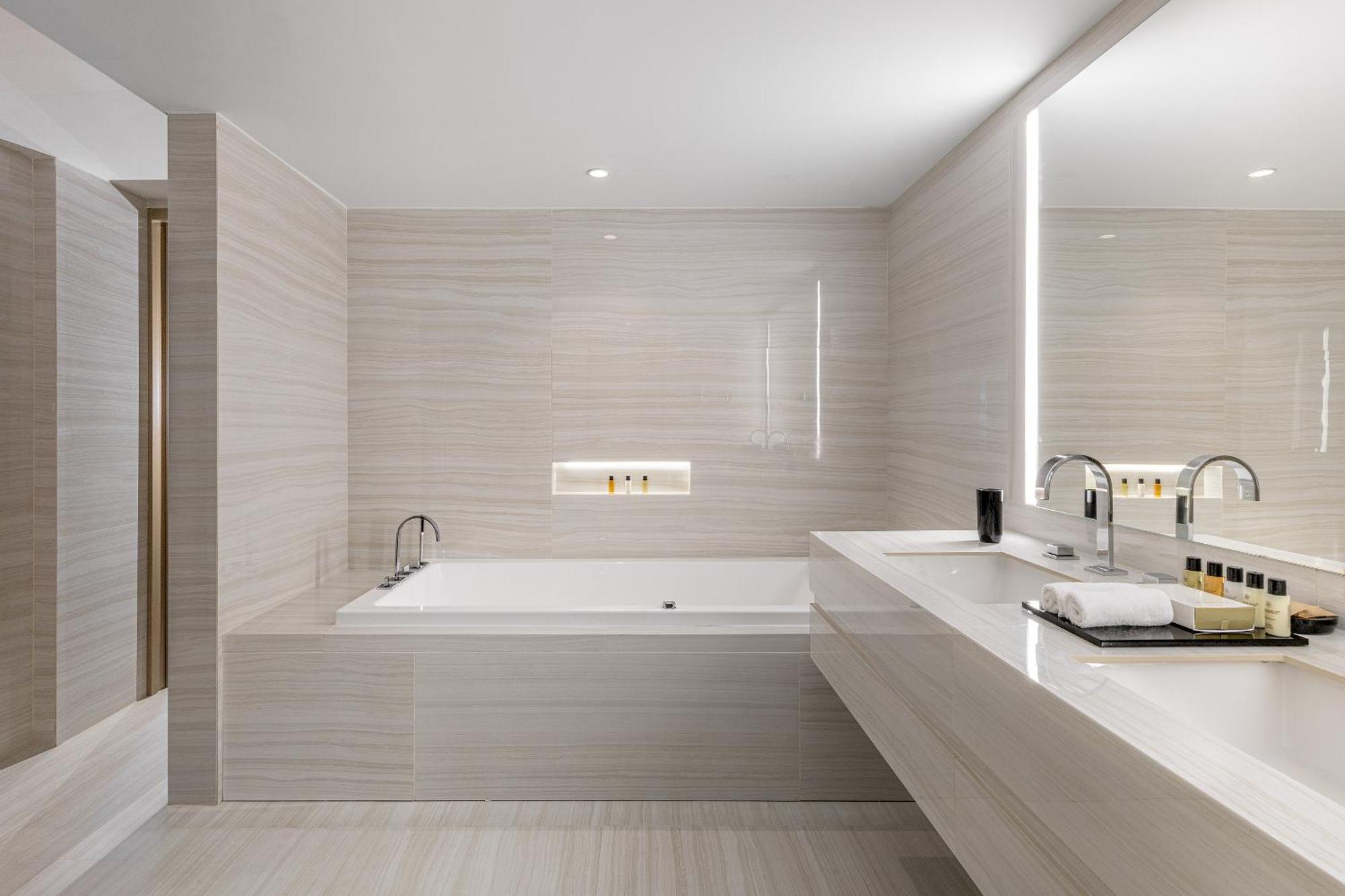 Prestige Swim-Up Suite Sea & Pool View