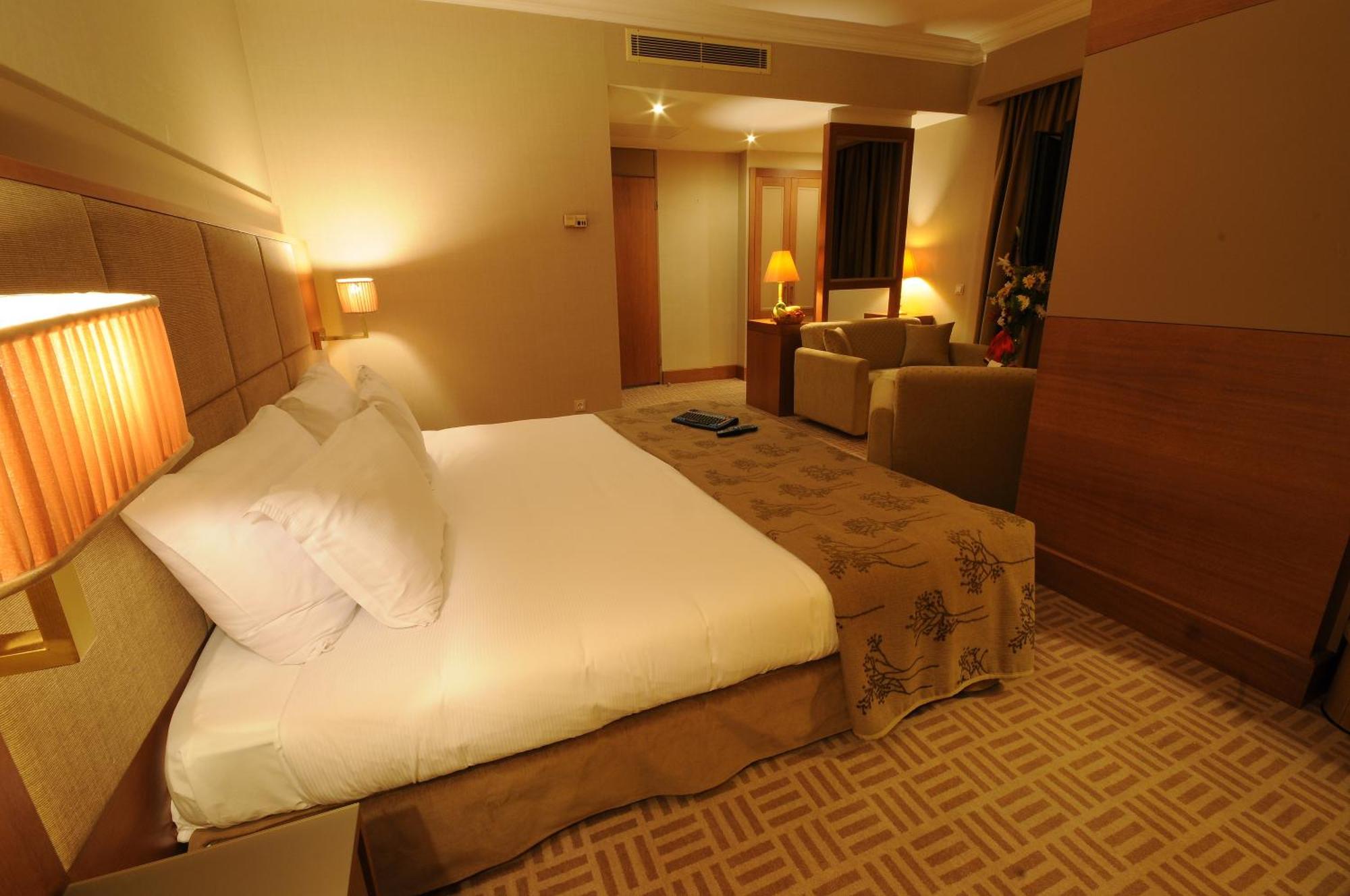 Corner Suite