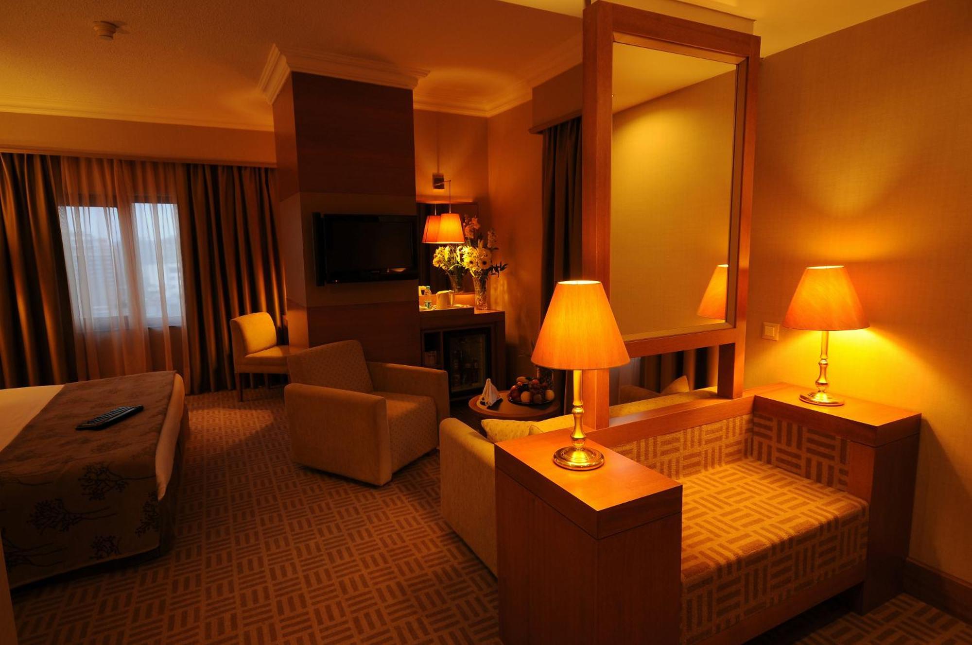 Corner Suite