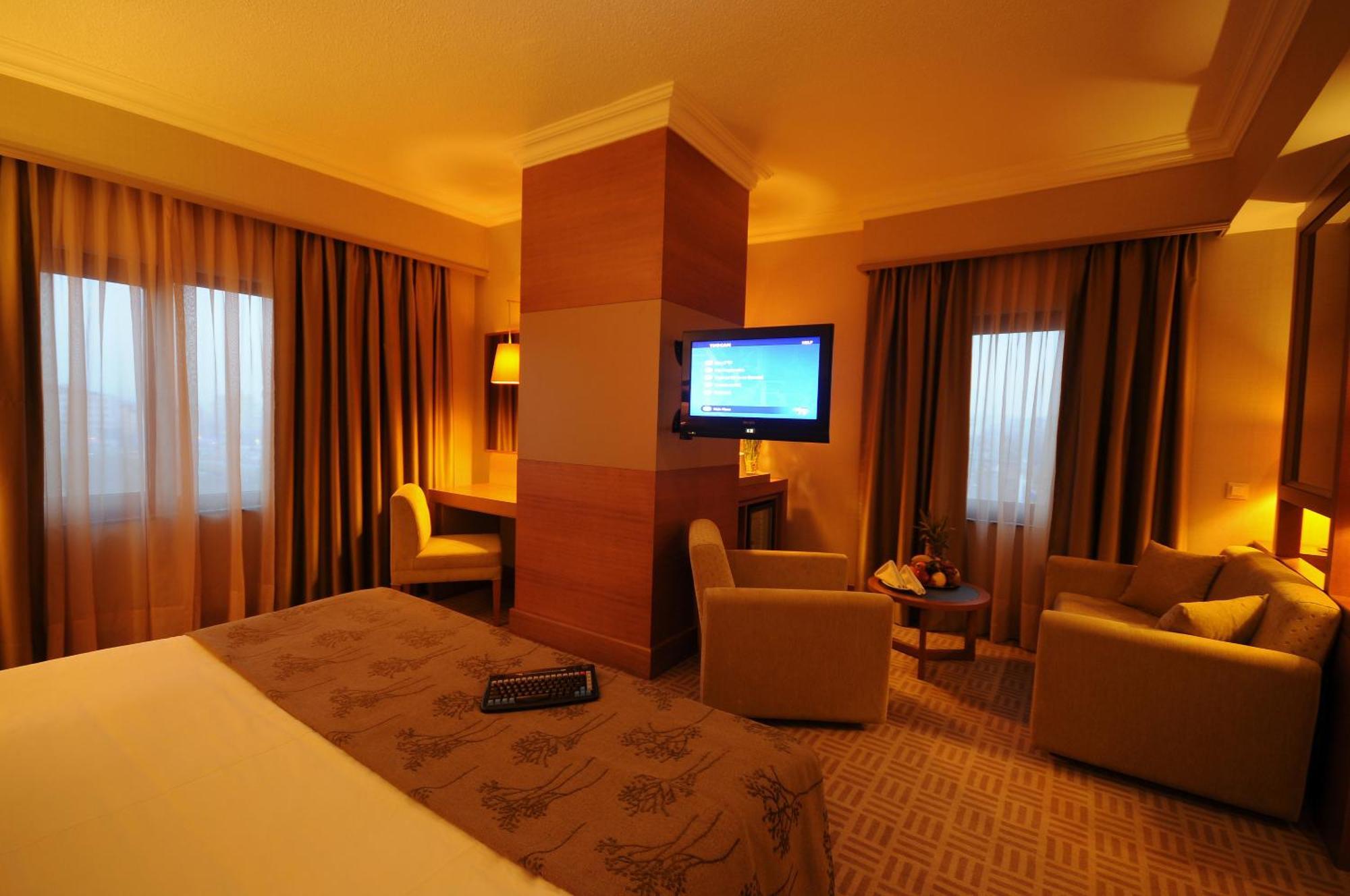 Corner Suite