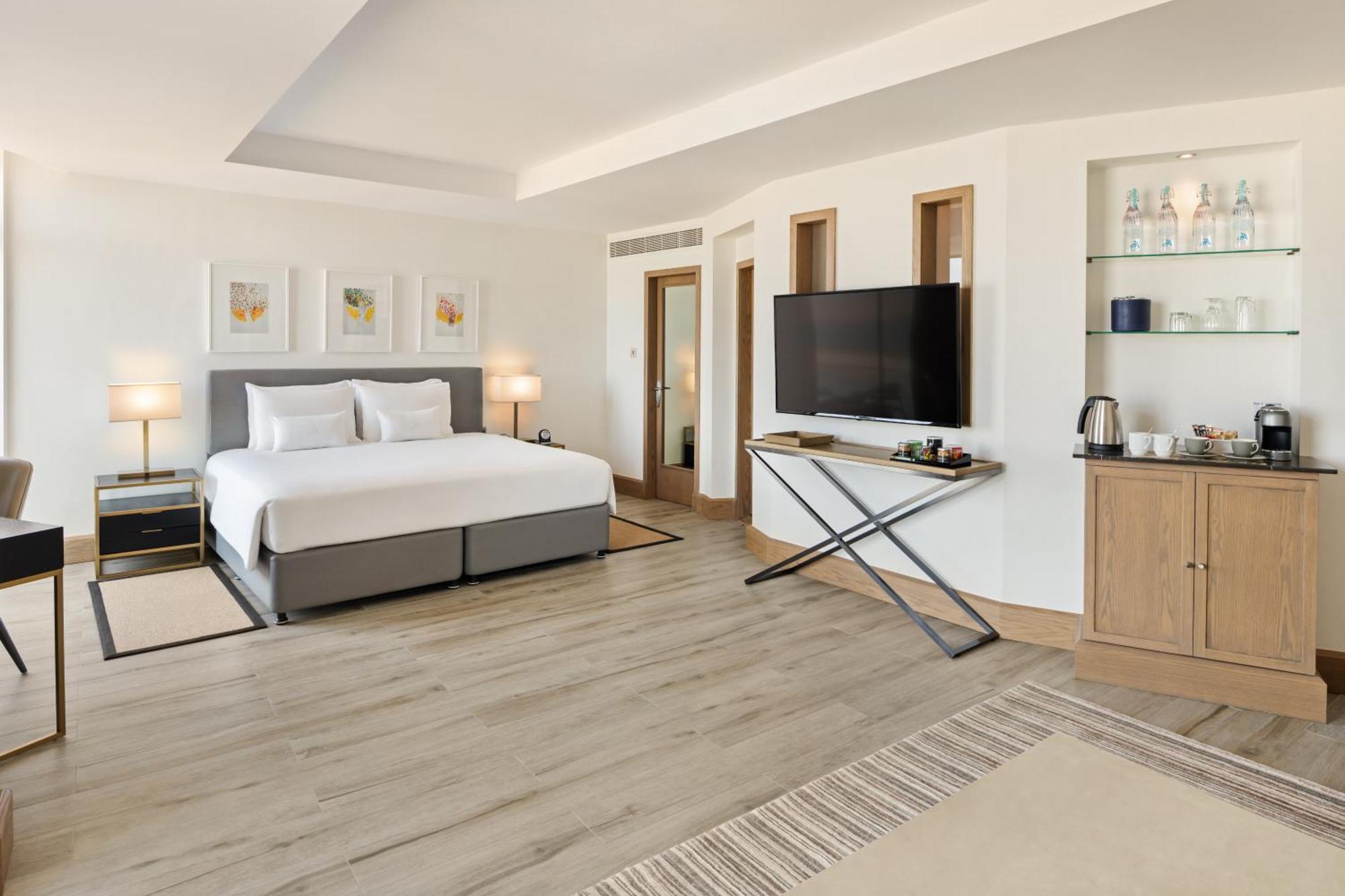 Resort View Junior Suite Peacock Lounge Beach & Splash Park