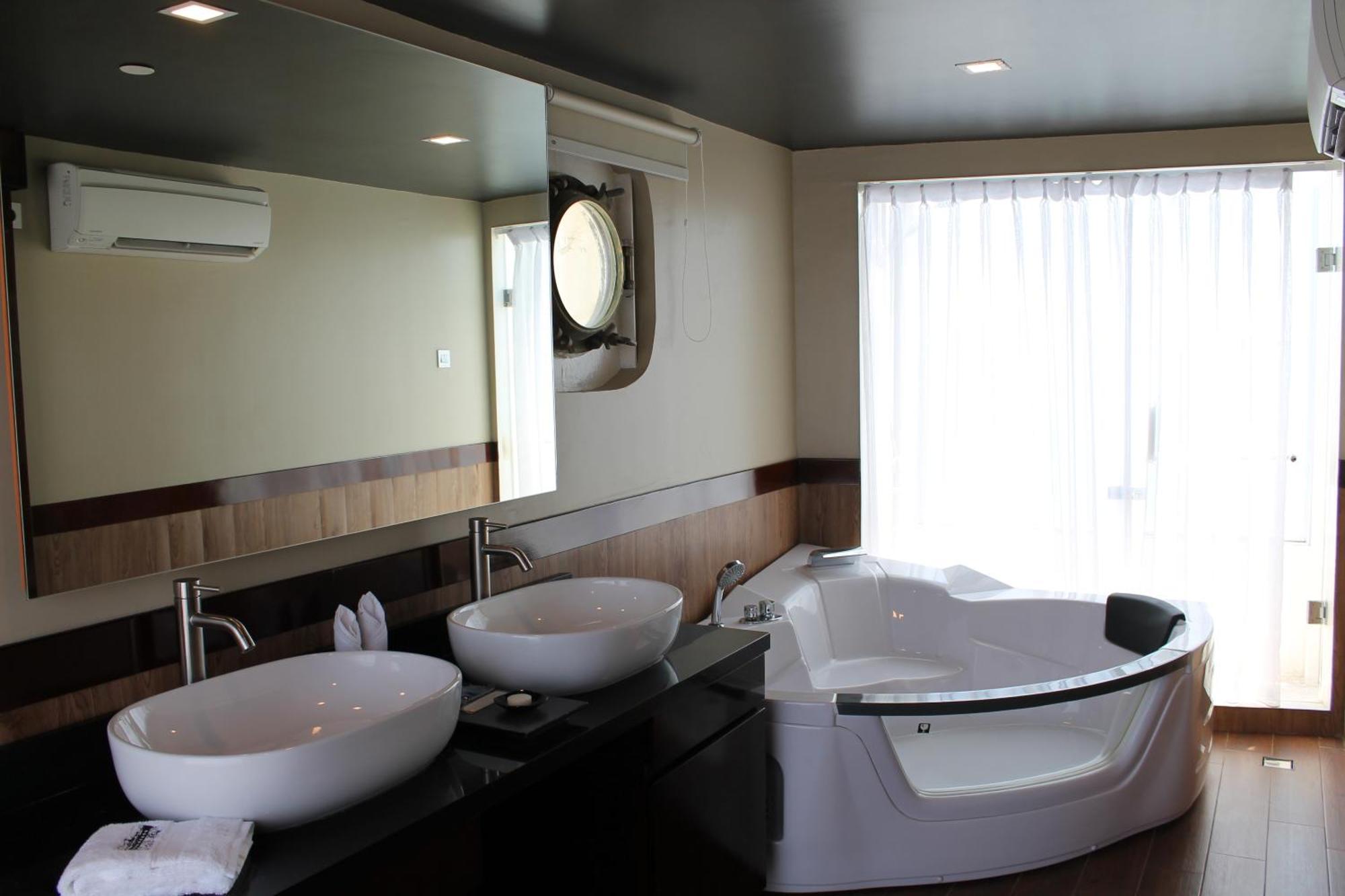 Master Mariner Suite Room