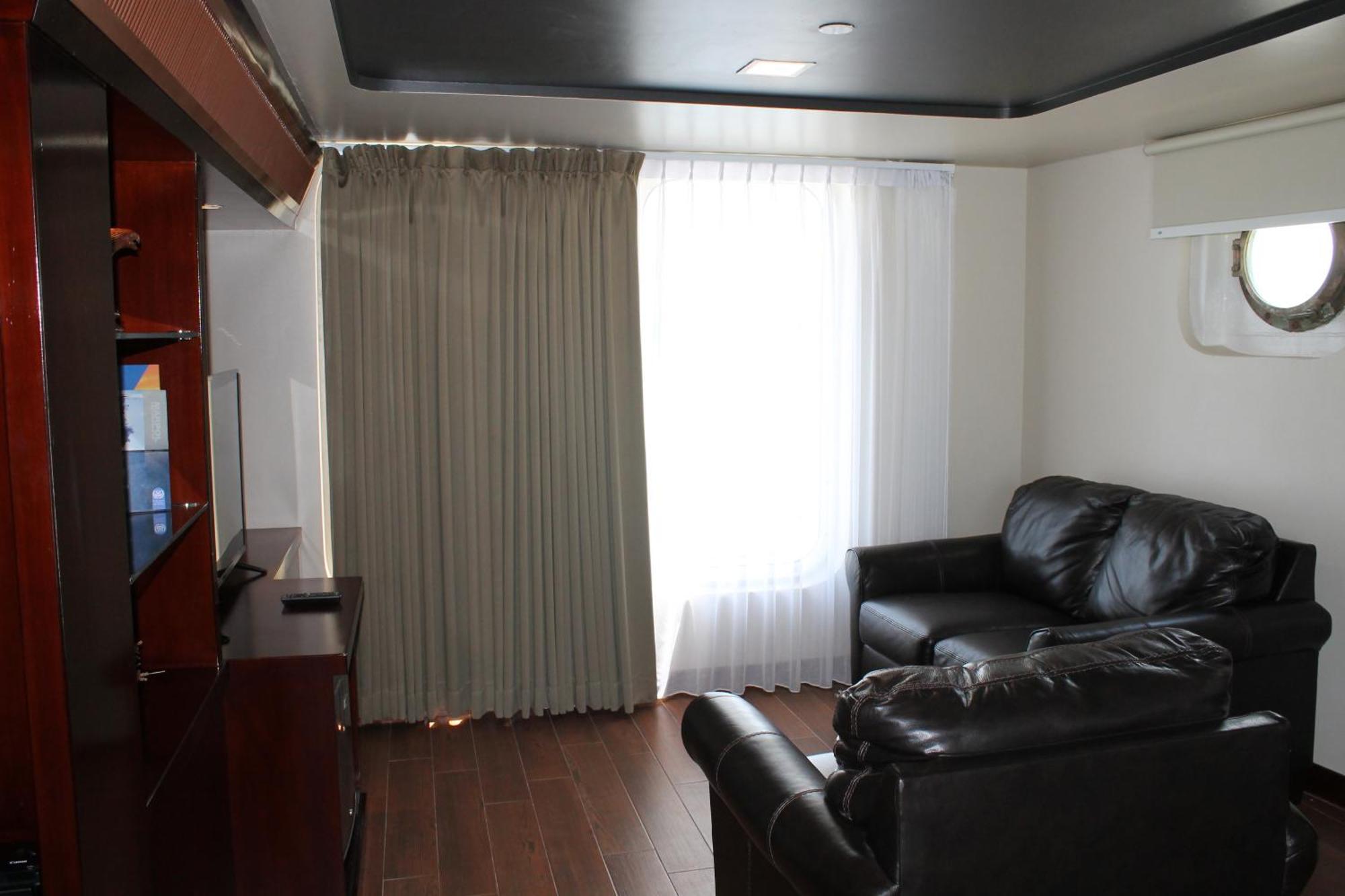 Master Mariner Suite Room