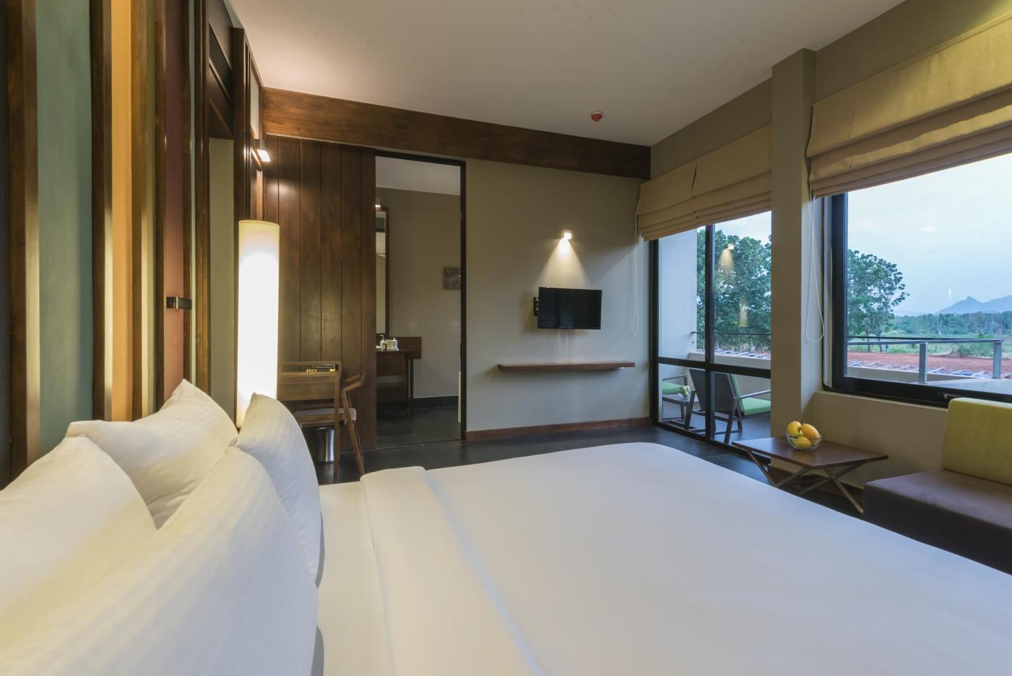 Super Deluxe Double Room at Lu Lin restaurant & the Canopy Bar