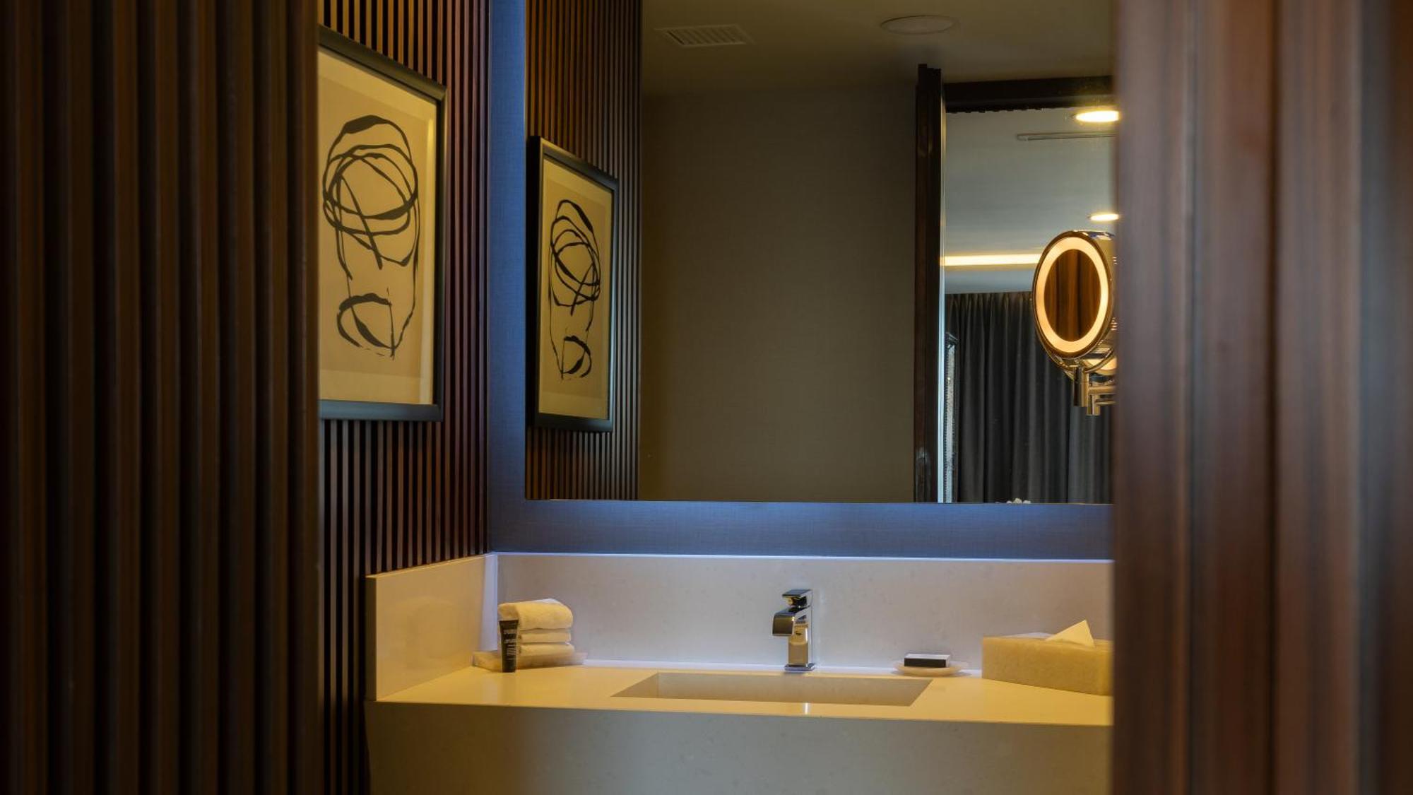 Junior King Suite City View