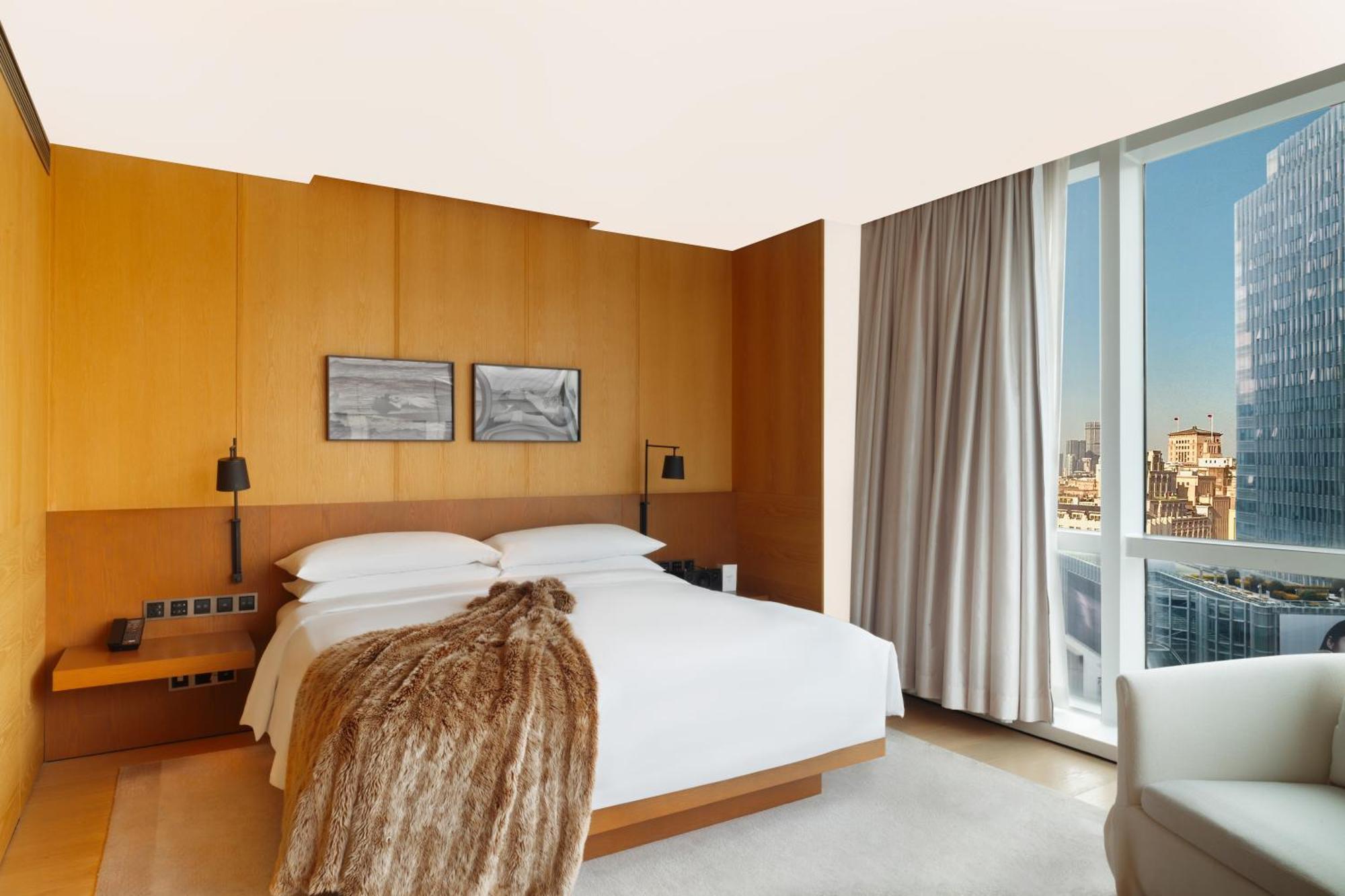 Deluxe Room One King Bed