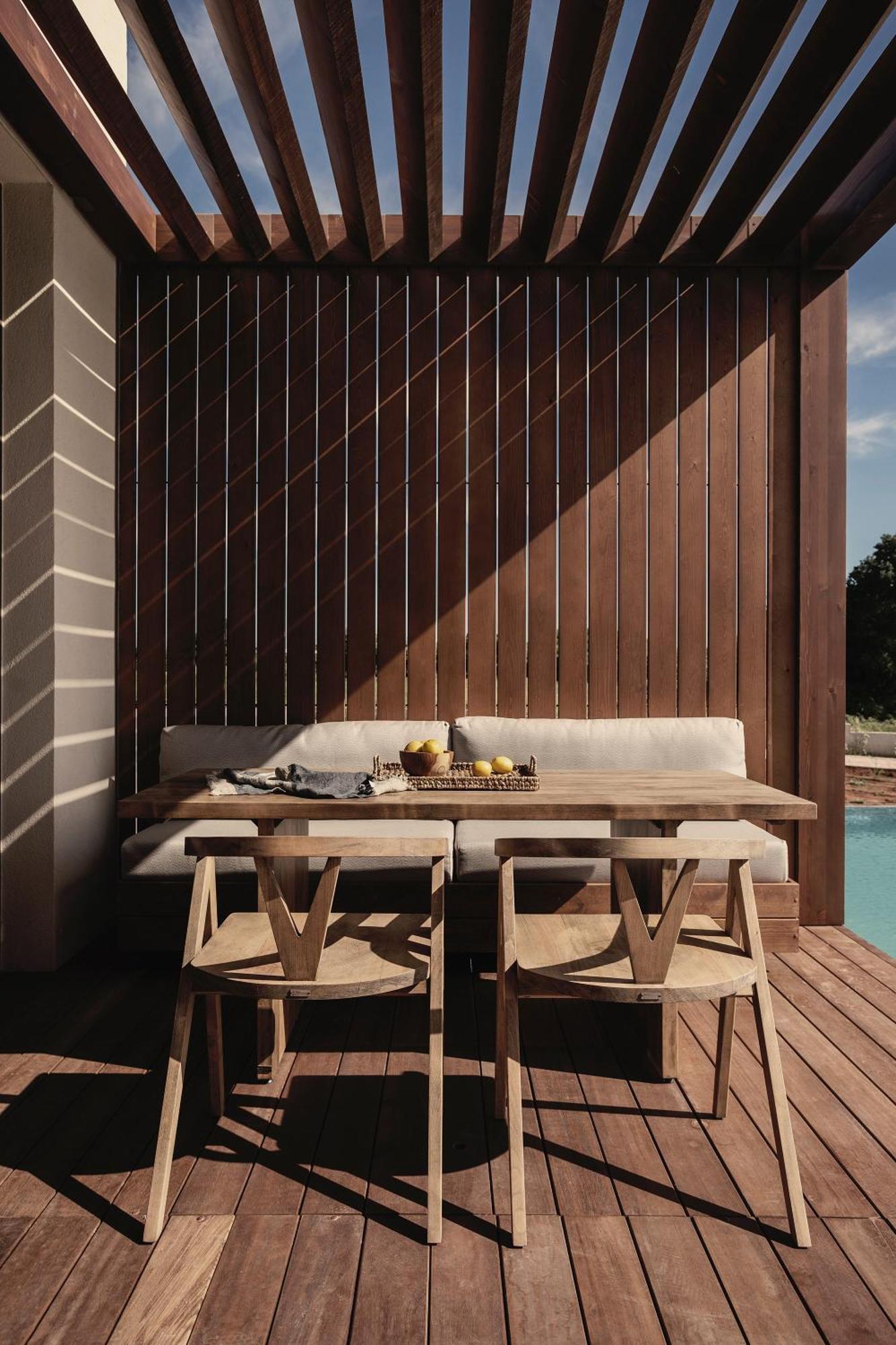 Grande Pool Suite Seafront