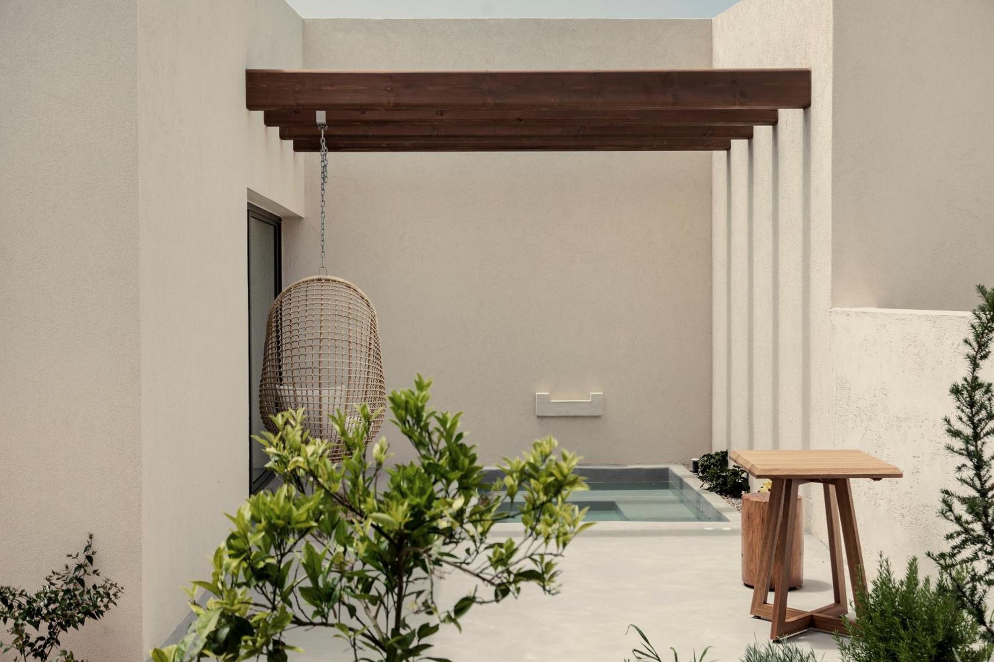 Signature Pool Suite Outdoor Whirlpool Bath Seafront