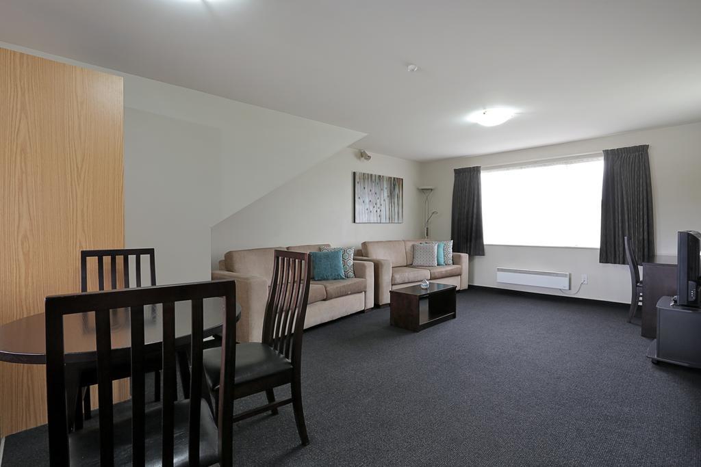 One-Bedroom Apartment,914925865:JPEG