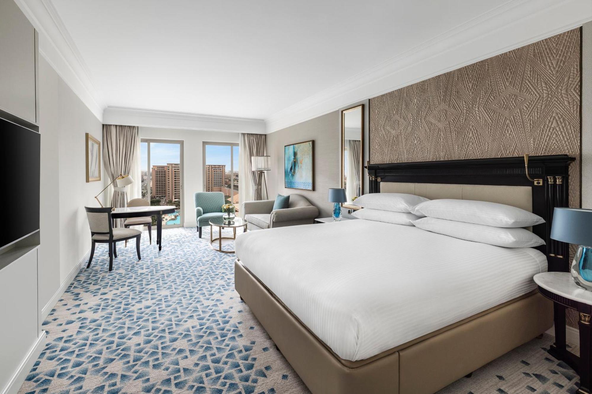 Classic King Room Ergonomic Flex Space