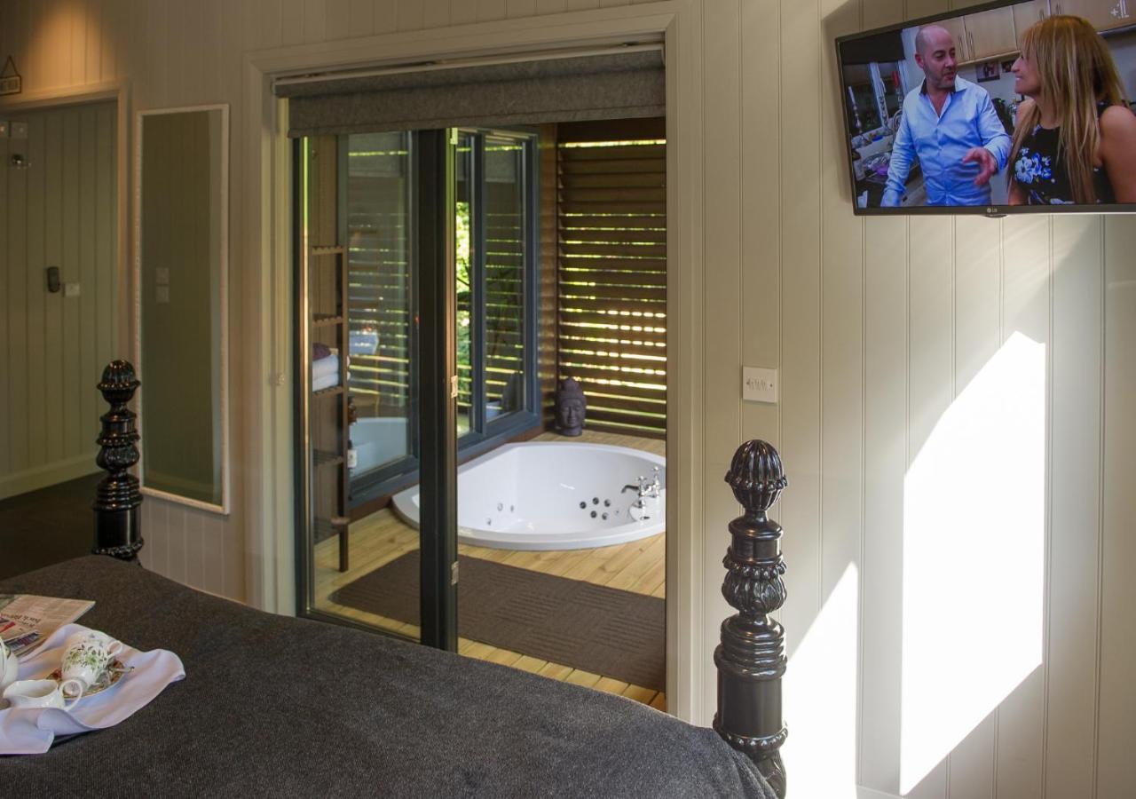 Deluxe 2 Bedroom Suite Spa Bath