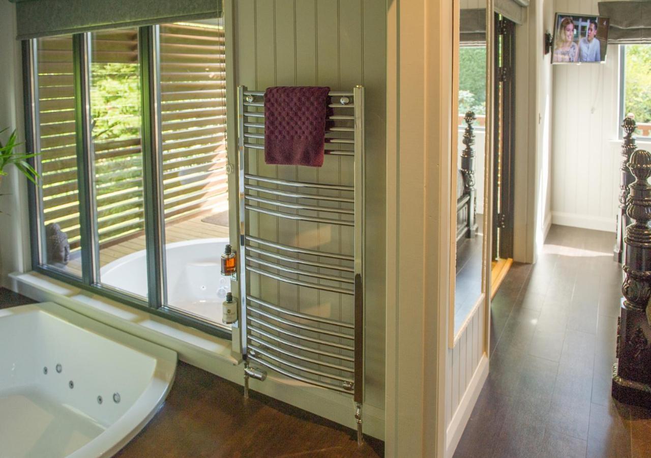 Deluxe 2 Bedroom Suite Spa Bath