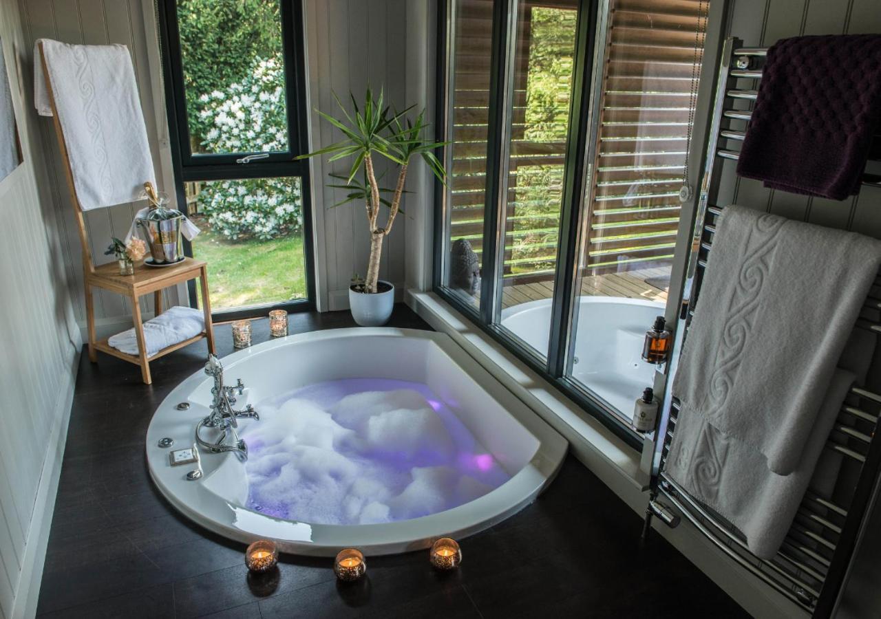 Deluxe 2 Bedroom Suite Spa Bath