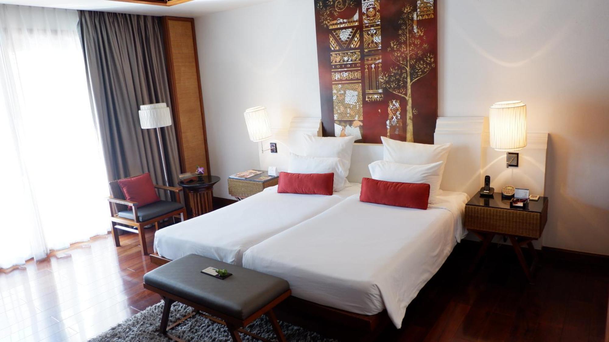Deluxe Balcony Hollywood Twin bed