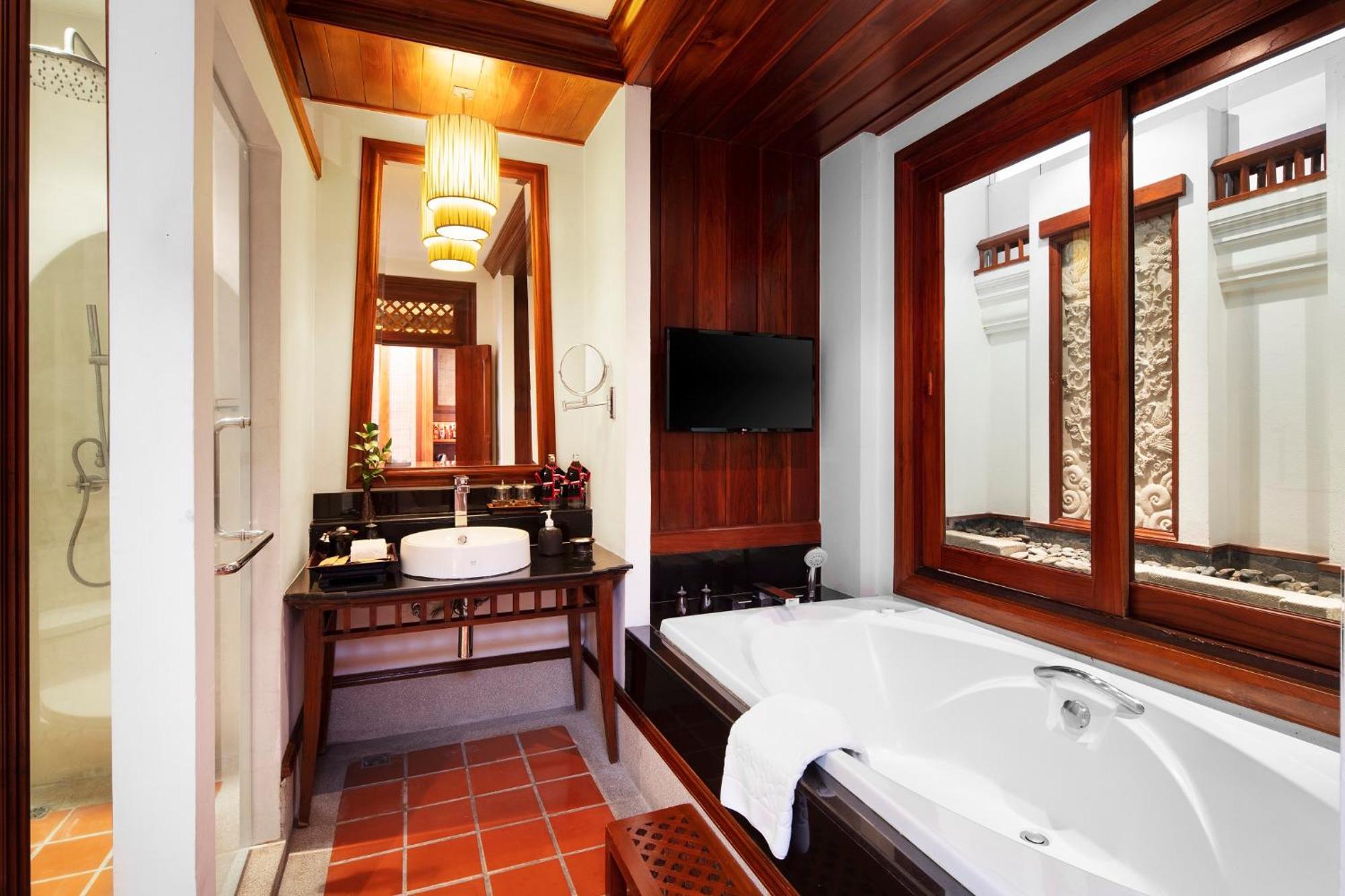 Deluxe Balcony King Size bed