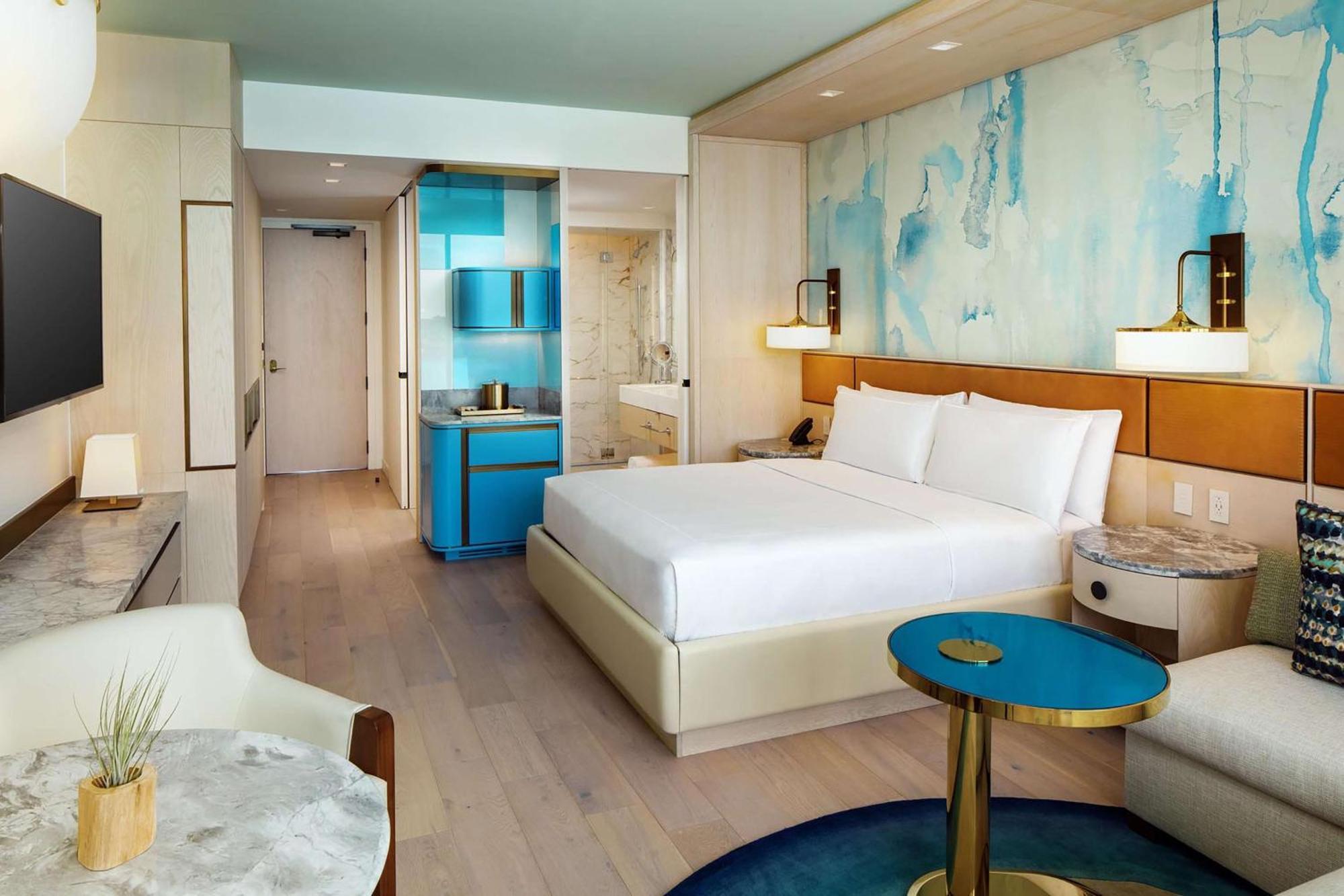 Deluxe King Room with Balcony,1592259550:JPEG
